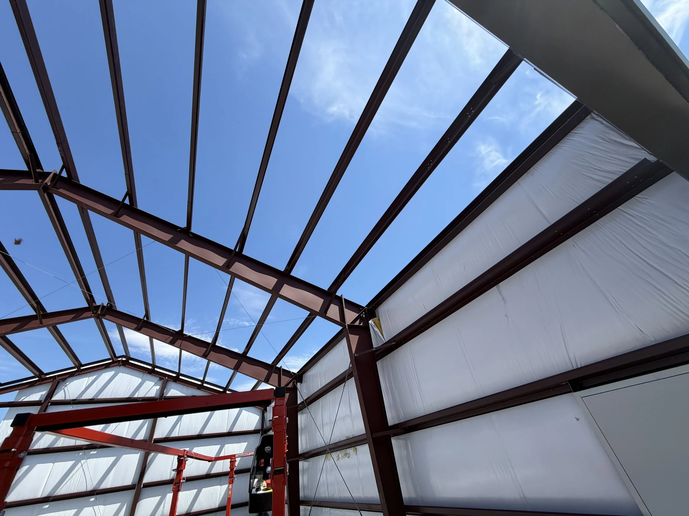 steel-frame-roof-construction.jpg