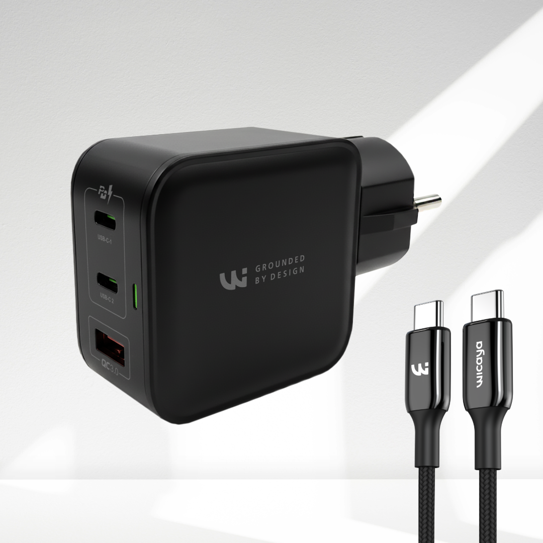 Chargeur mural noir avec deux ports USB-C, un port USB-C, un port USB-C, un port de charge rapide QC 3.0, et deux câbles de chargement USB-C wampés avec le logo de la marque 'W' et le mot 'WACAY'.