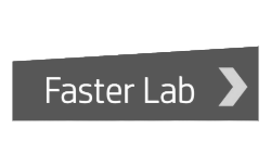 Panneau directionnel avec le texte 'Faster Lab' et une flèche pointant vers la droite