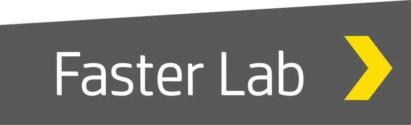 Logo avec le texte 'Faster Lab' et une flèche jaune à droite.