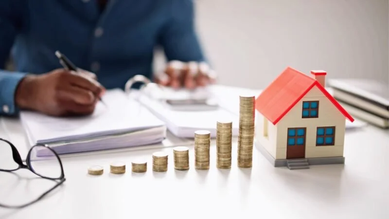 Comment structurer vos investissements immobiliers efficacement avec une holding, SCI à l’IS et LMNP ?