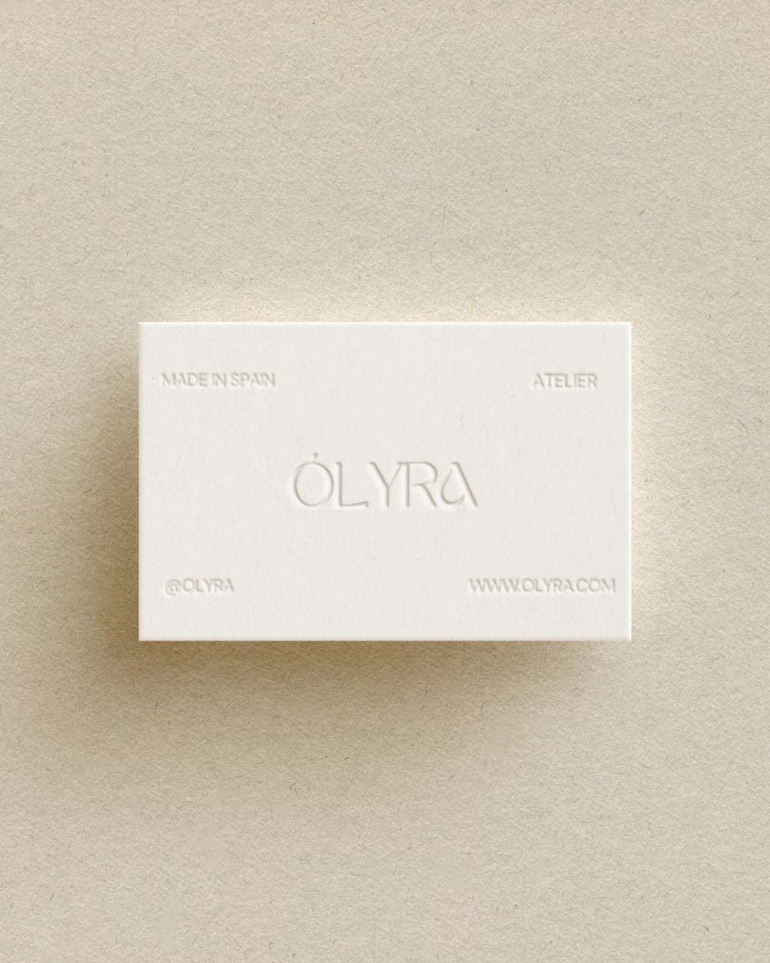 Diseño de identidad corporativa y branding para Ólyra Atelier — estrategia de marca por The Creative Comms