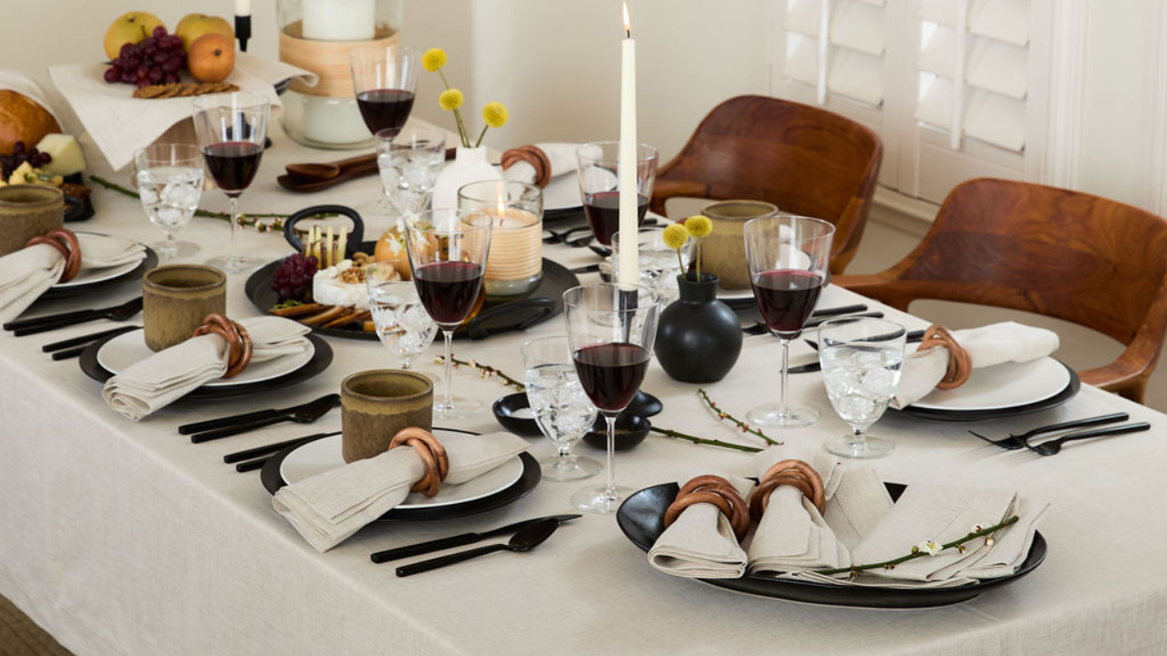 The Kind of Table That Never Goes Out of Style