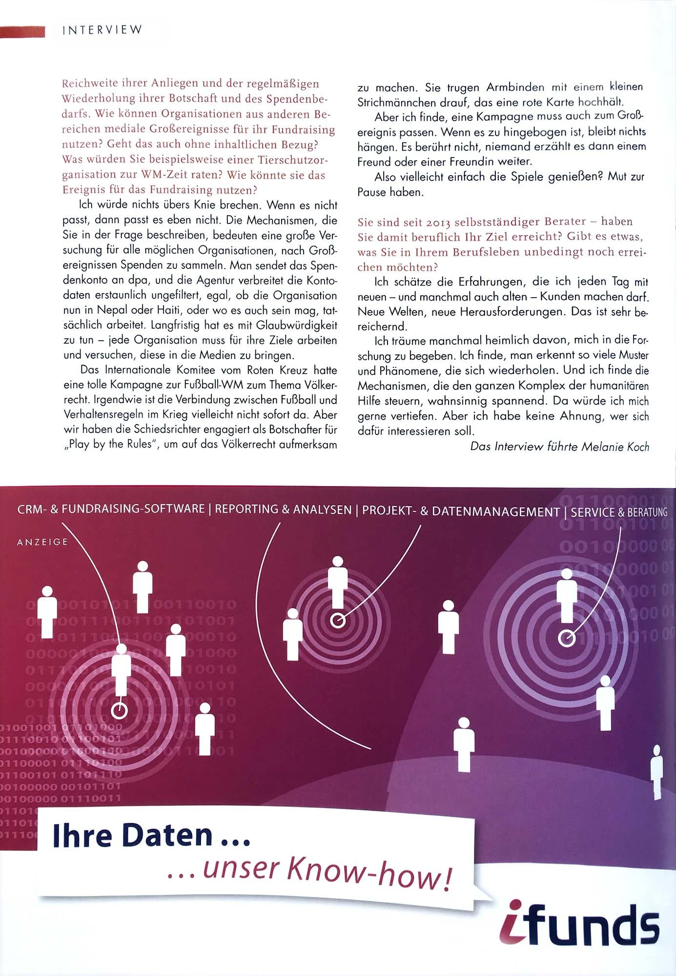 Eine Broschüre mit einem Text und einem grafischen Design. Der Text enthält ein Interview und Werbung für CRM- und Fundraising-Software, mit Symbolen von Personen und Zielscheiben.