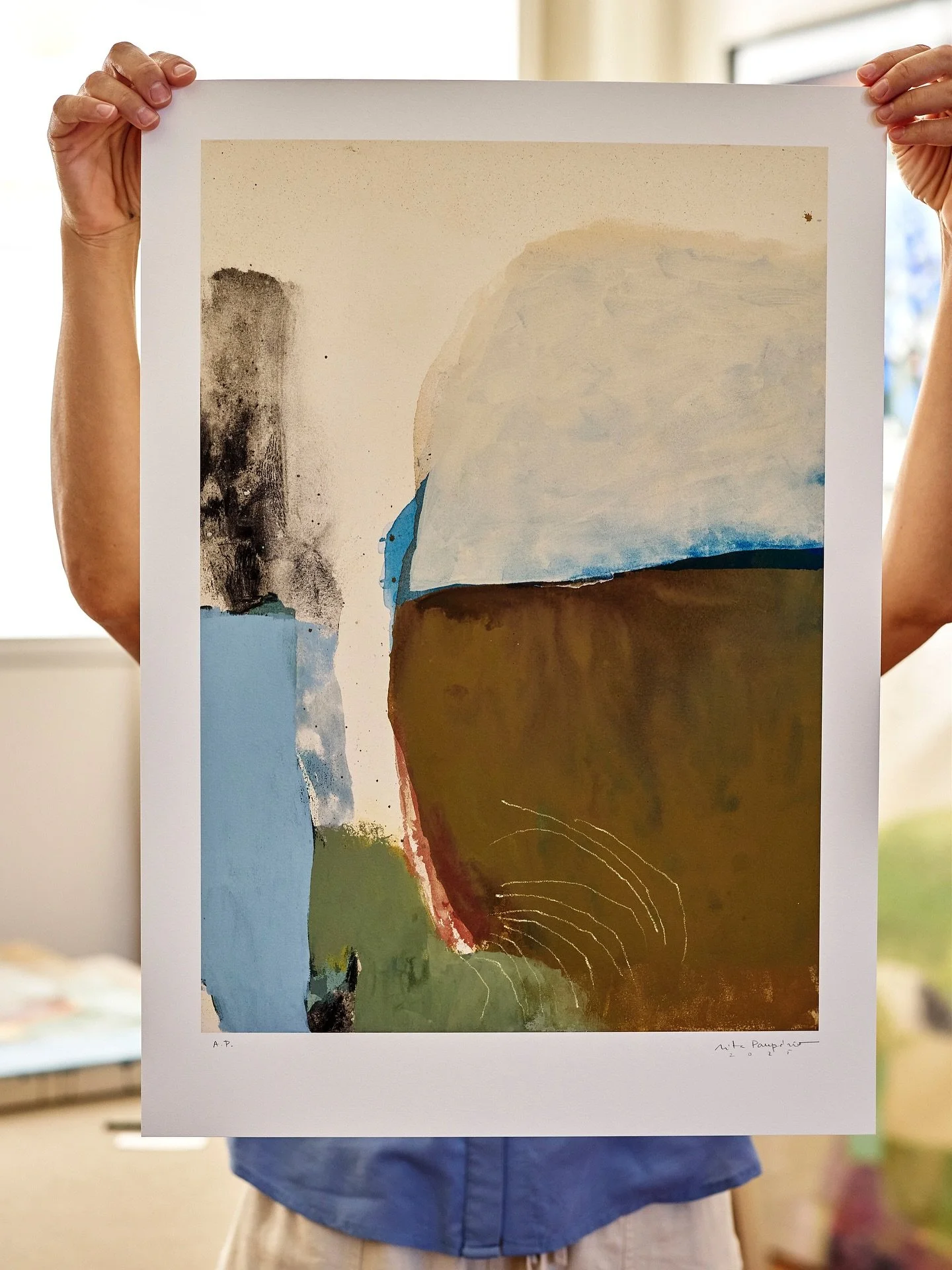 Print signing session with Rita Paup&eacute;rio 🫧

Her first-ever fine art edition &mdash; Where the water comes and goes, 2025 &mdash; now signed, numbered, and ready to make its way into the world.

We love being part of the whole journey, from ph