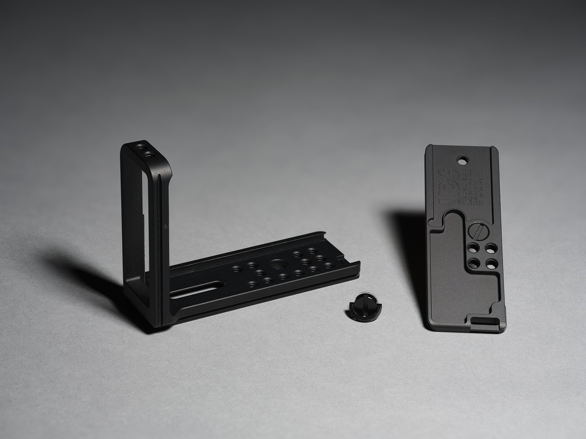 IDS_001_L Bracket-01_2K.jpg