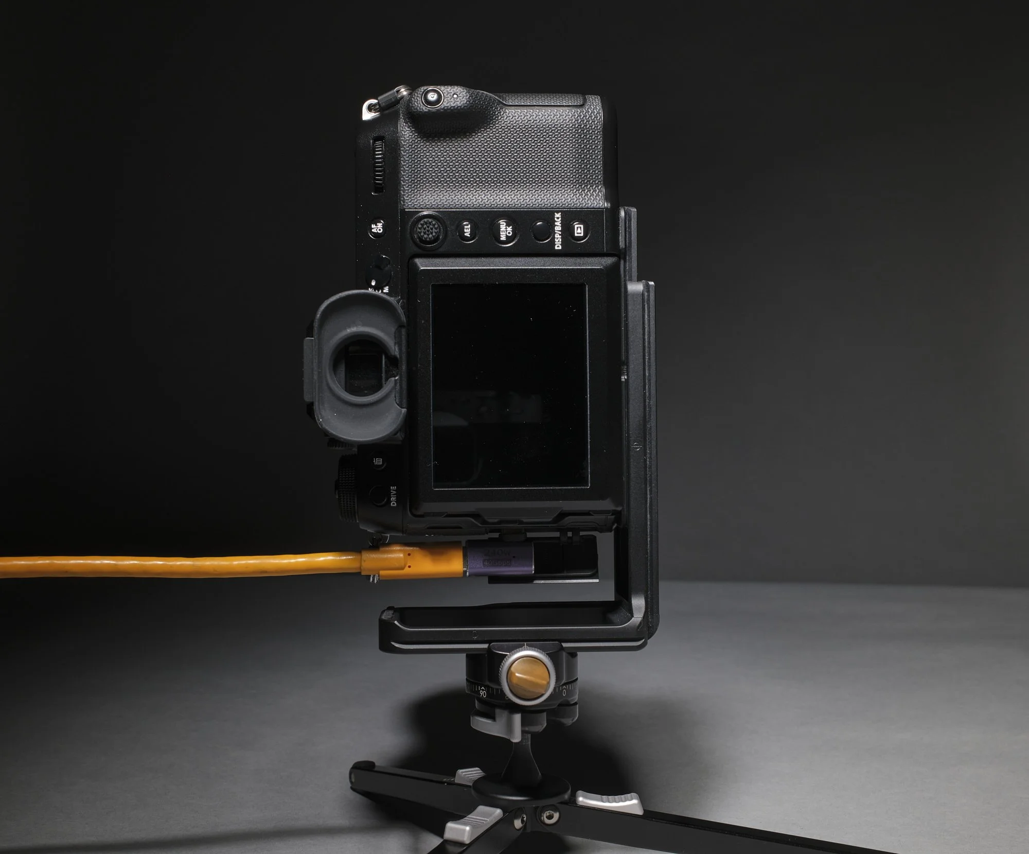 IDS_010_L Bracket-10_2K.jpg