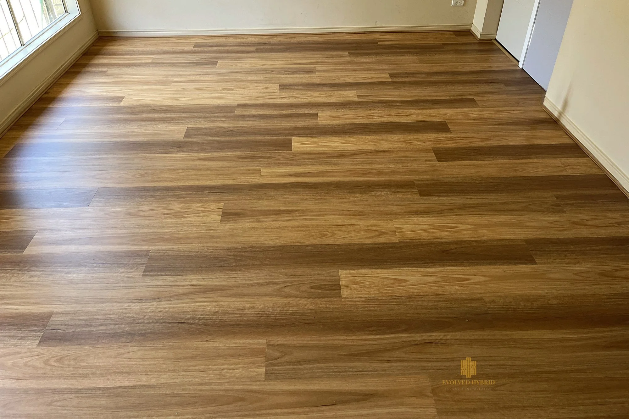 evolved-hybrid-08-spotted-gum-room-wm2.jpg