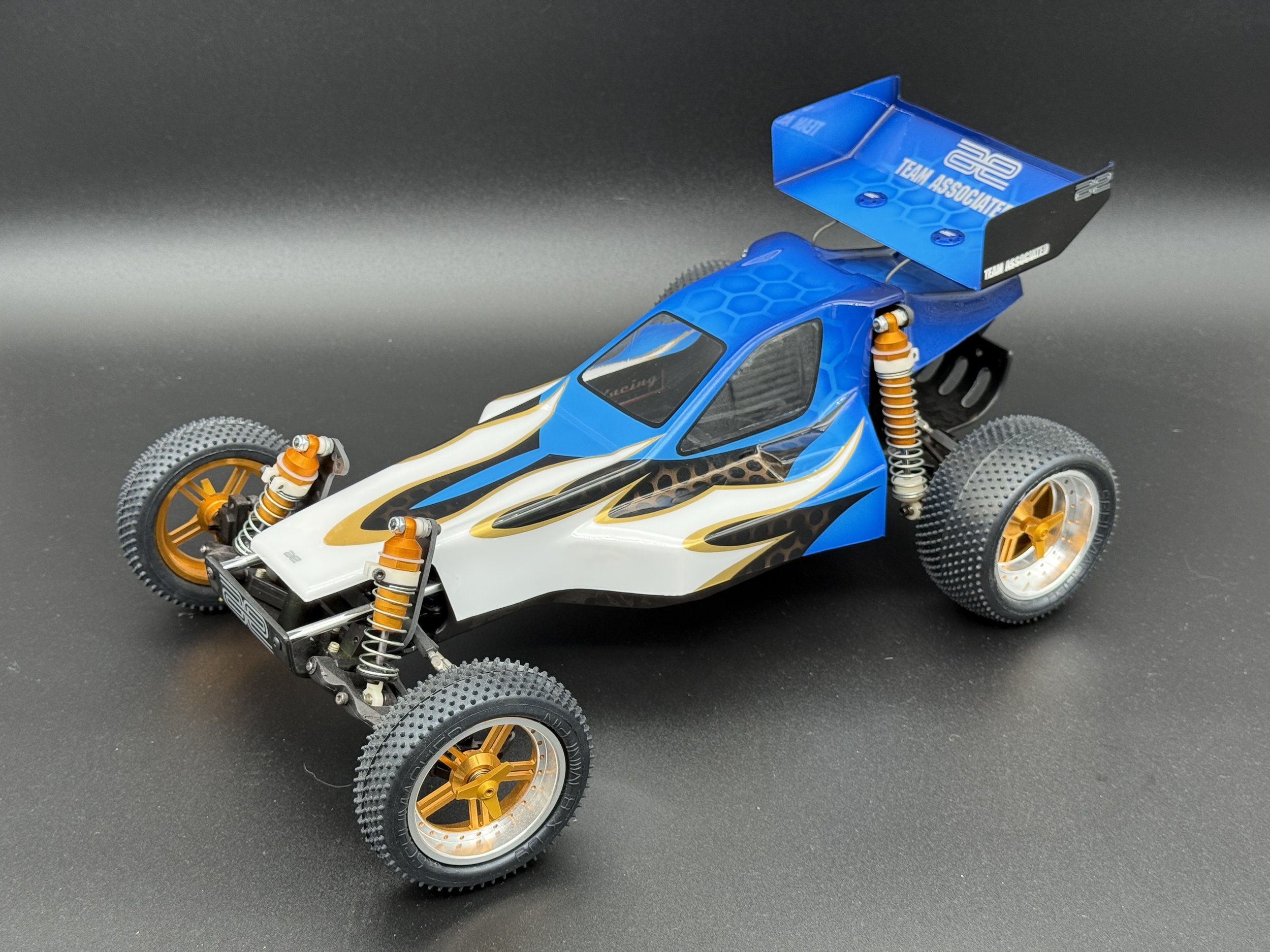 RC10 CARBON FORGE TUB