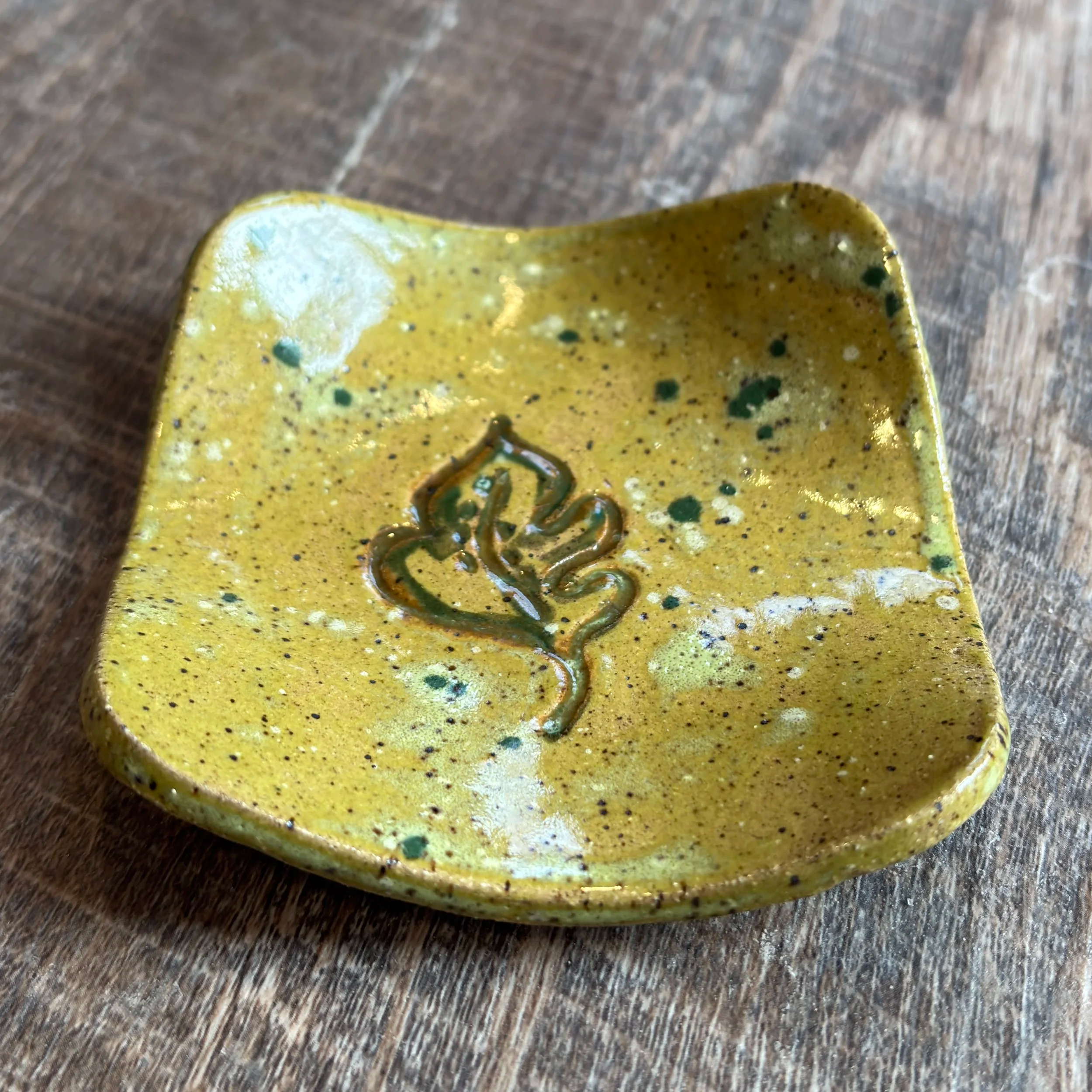 Leaf Medium Trinket Tray 2.png