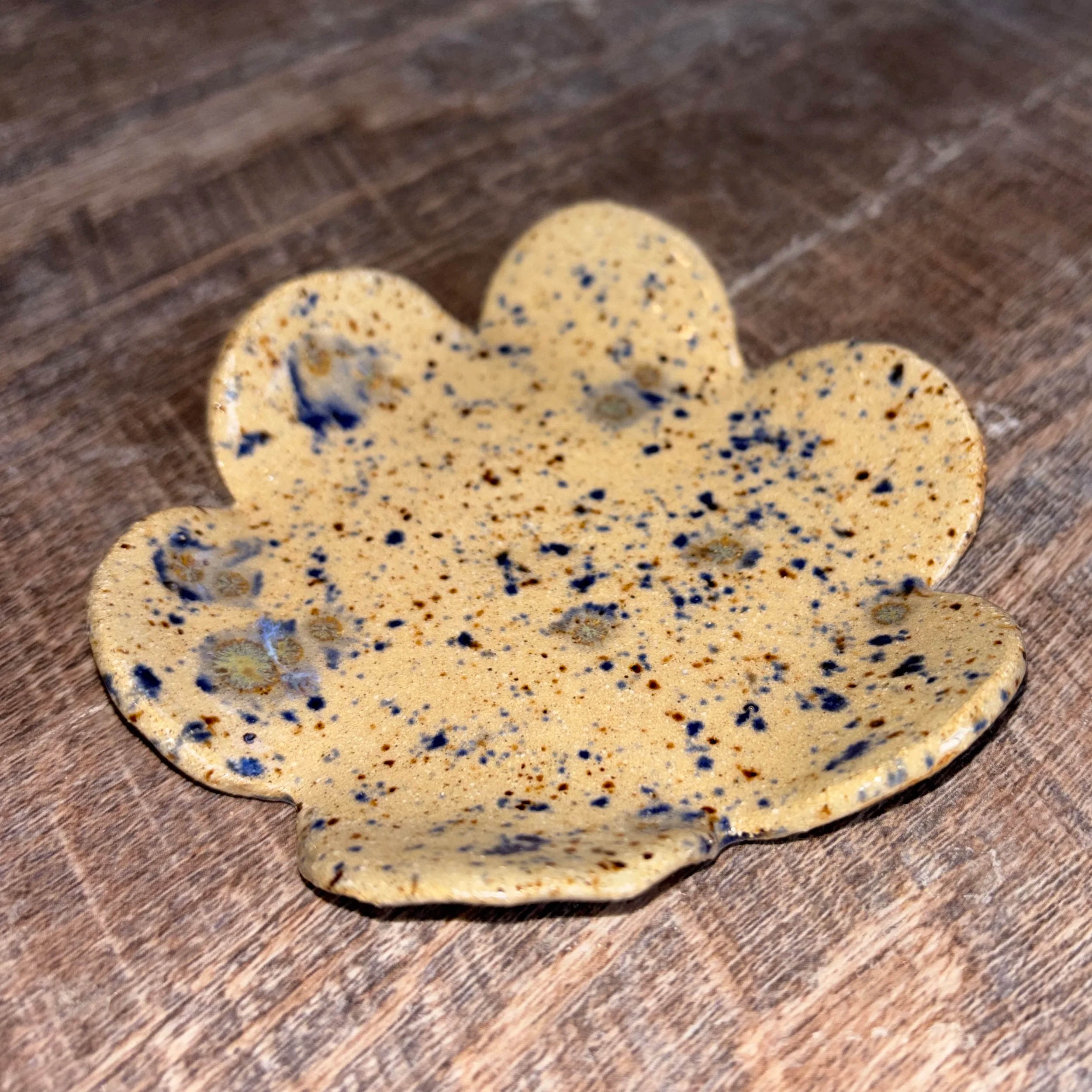 Beige Medium Trinket Tray 2.png