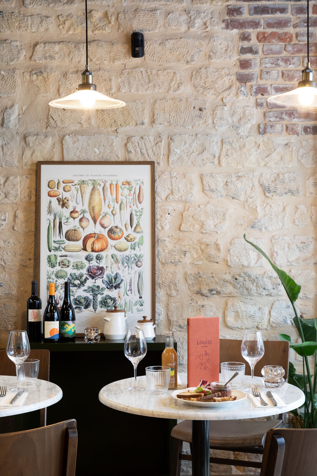 Détail restaurant mobilier luminaire.jpg