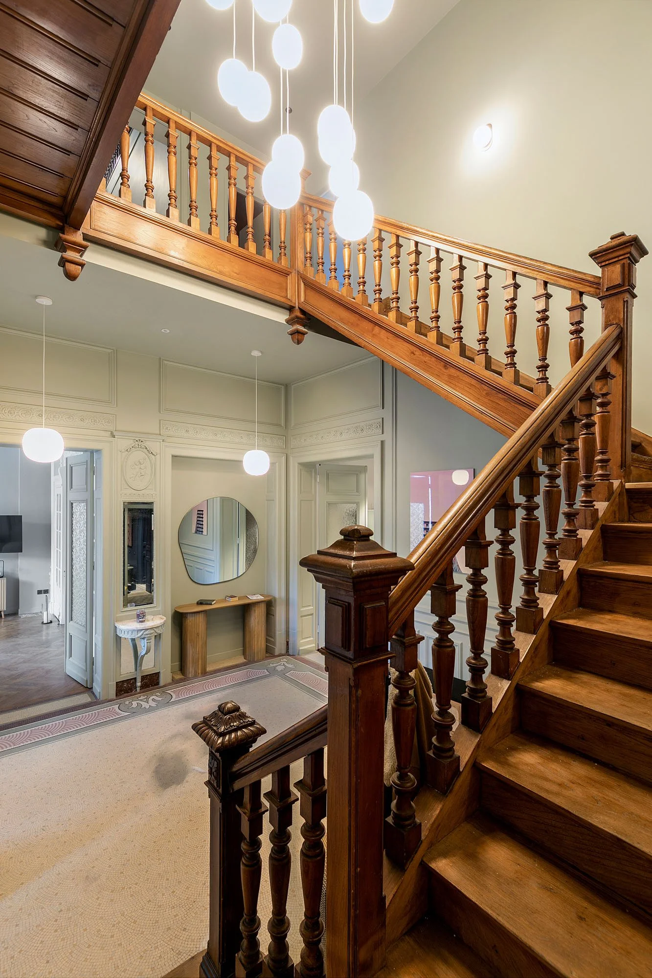 escalier monumental hôtel.jpg