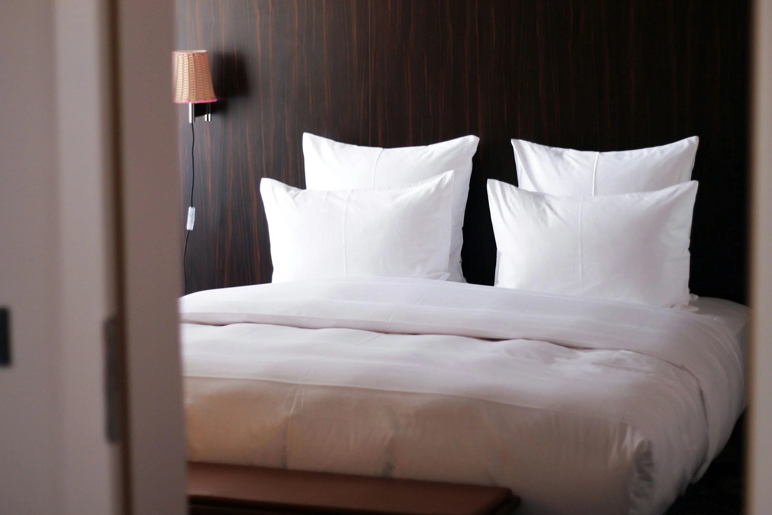 Wholesale Hotel Linens from Turkey — sourcing bed linens: sheets, duvet covers, pillowcases, thread count, percale vs. sateen, sizing, and durability.