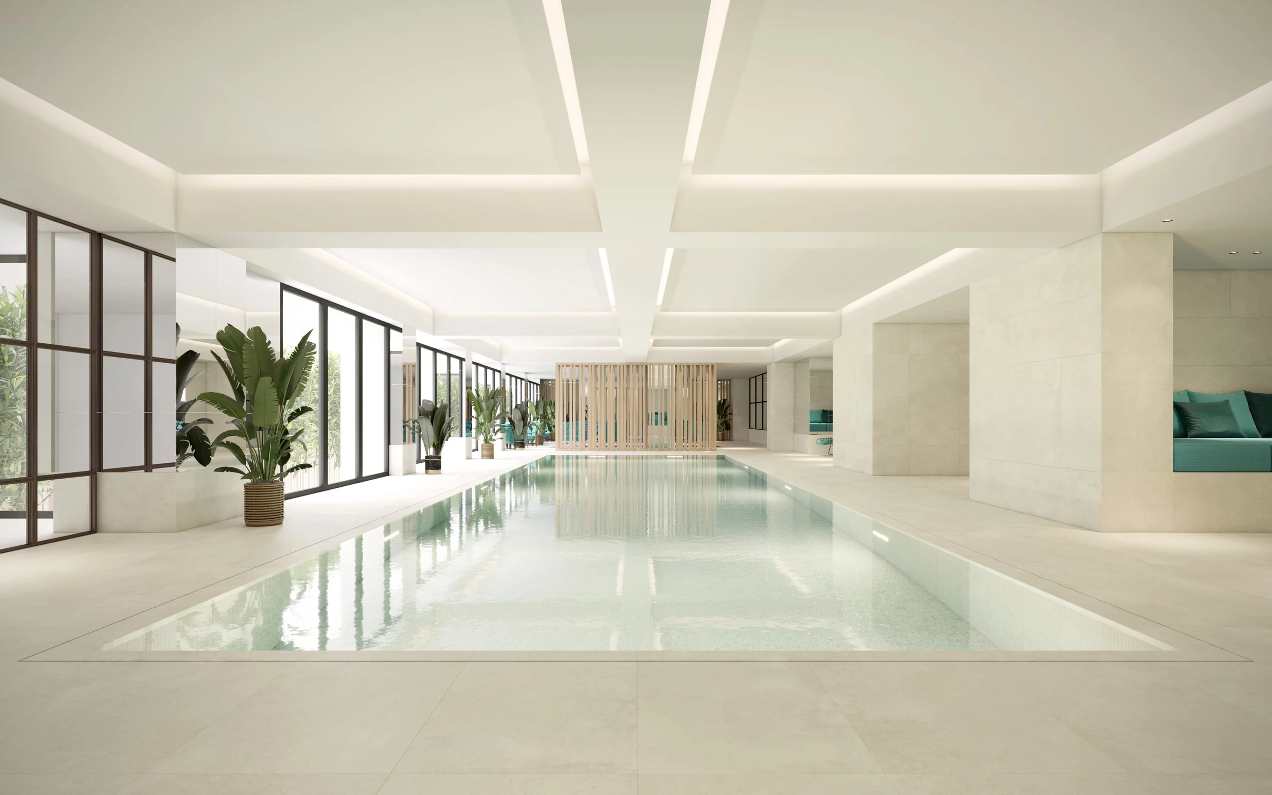 Piscine intérieure dans un espace moderne avec des plantes en pot, des murs blancs et de grandes fenêtres laissant entrer beaucoup de lumière