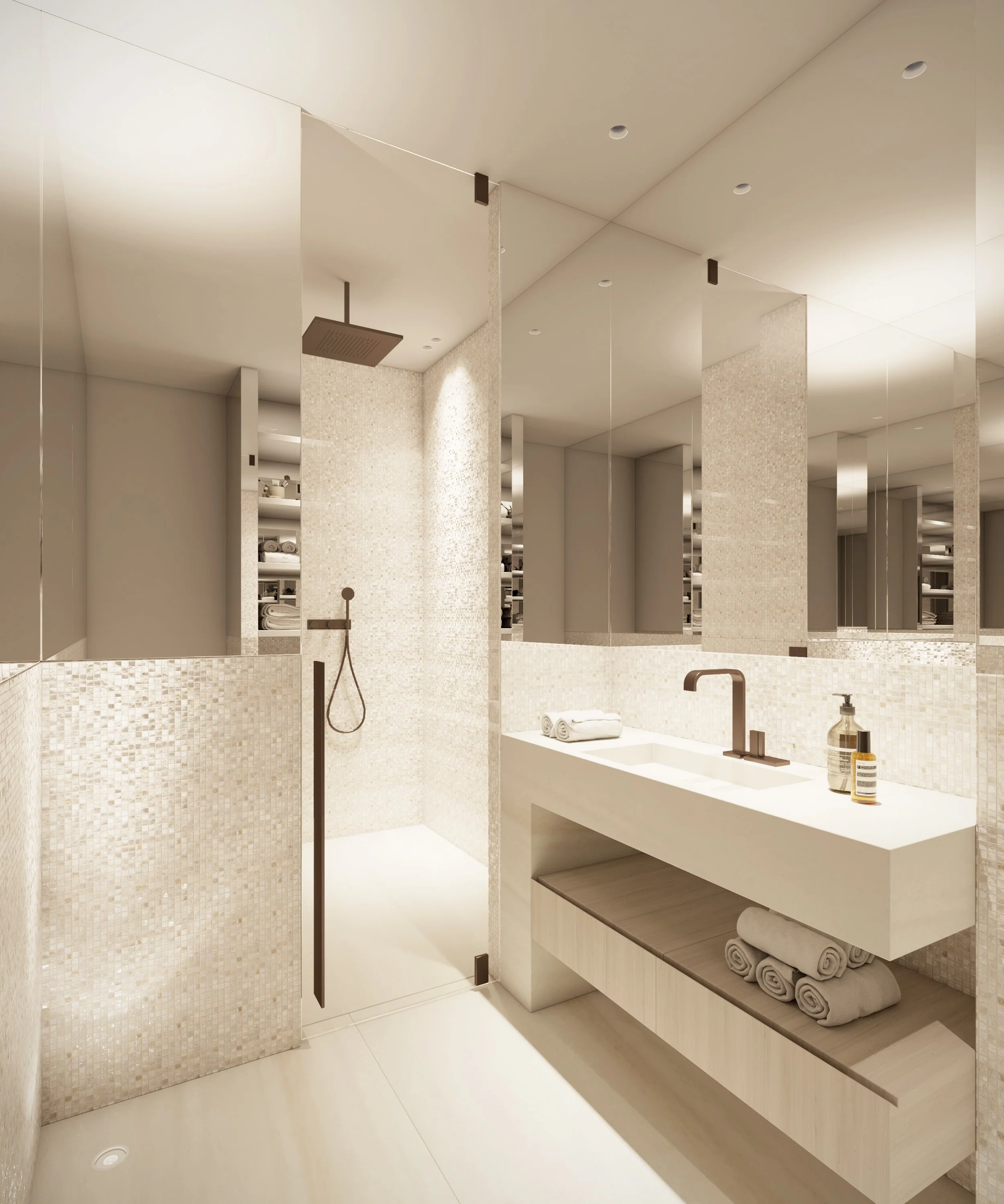 Salle de bain moderne avec une douche à l'italienne, un lavabo suspendu avec des serviettes roulées en dessous, et des miroirs sur le mur.