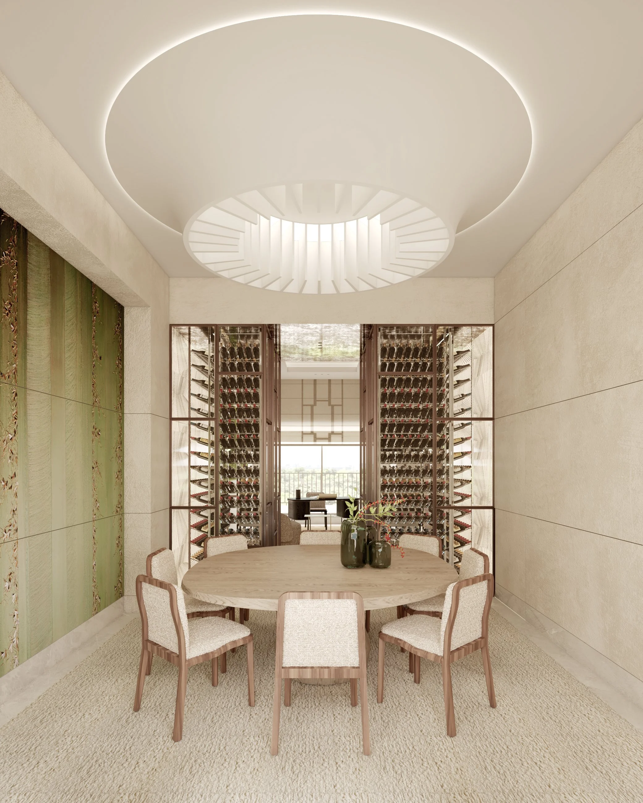 Salle à manger élégante avec un grand mur de caves à vin en arrière-plan, un plafond rond avec éclairage intégré, une table ovale en bois avec six chaises en tissu beige, et un décor moderne avec vases et plantes