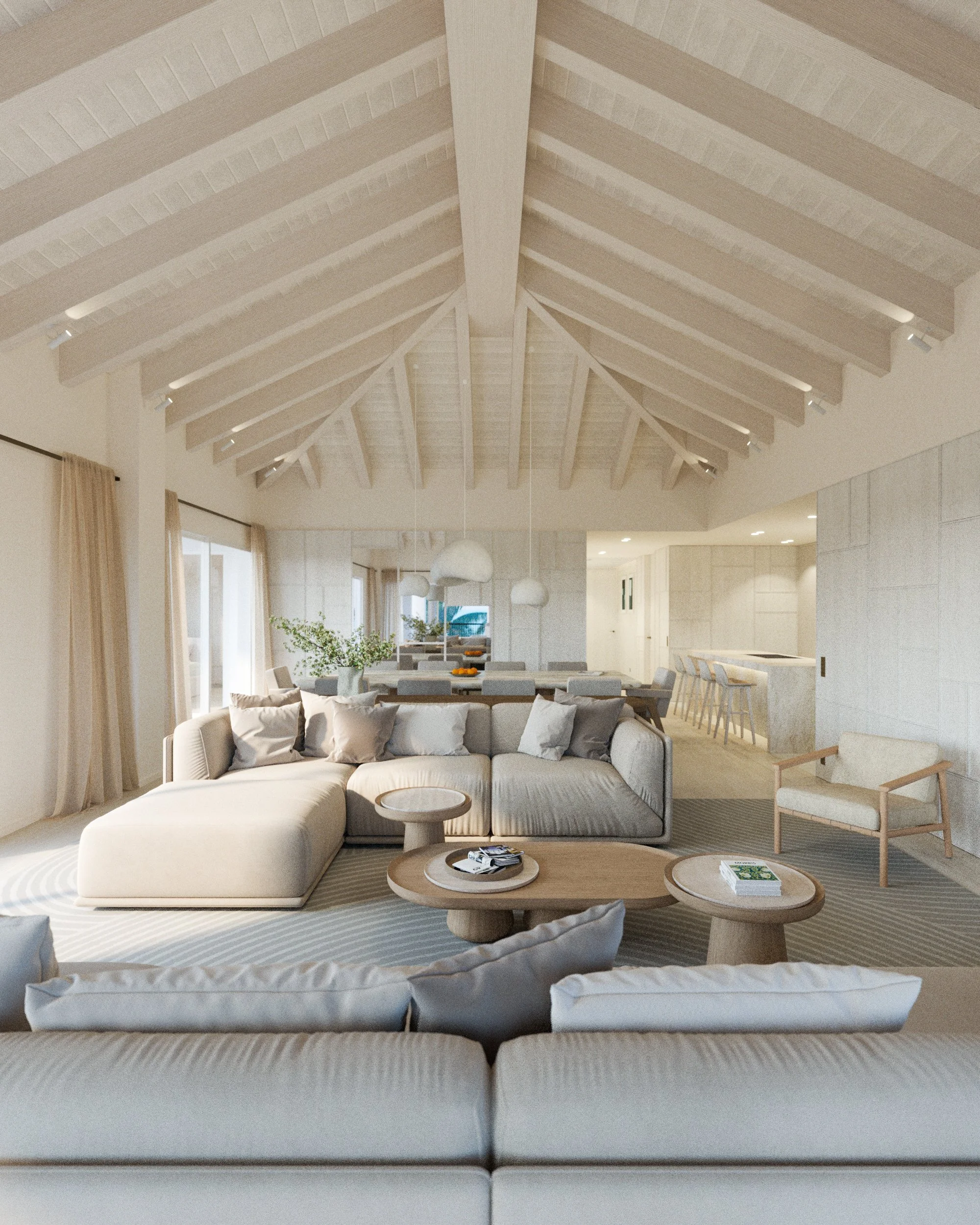 Salon moderne avec canapé beige, table en bois, chaises de bar à la cuisine ouverte, plafond en bois clair avec poutres apparentes.