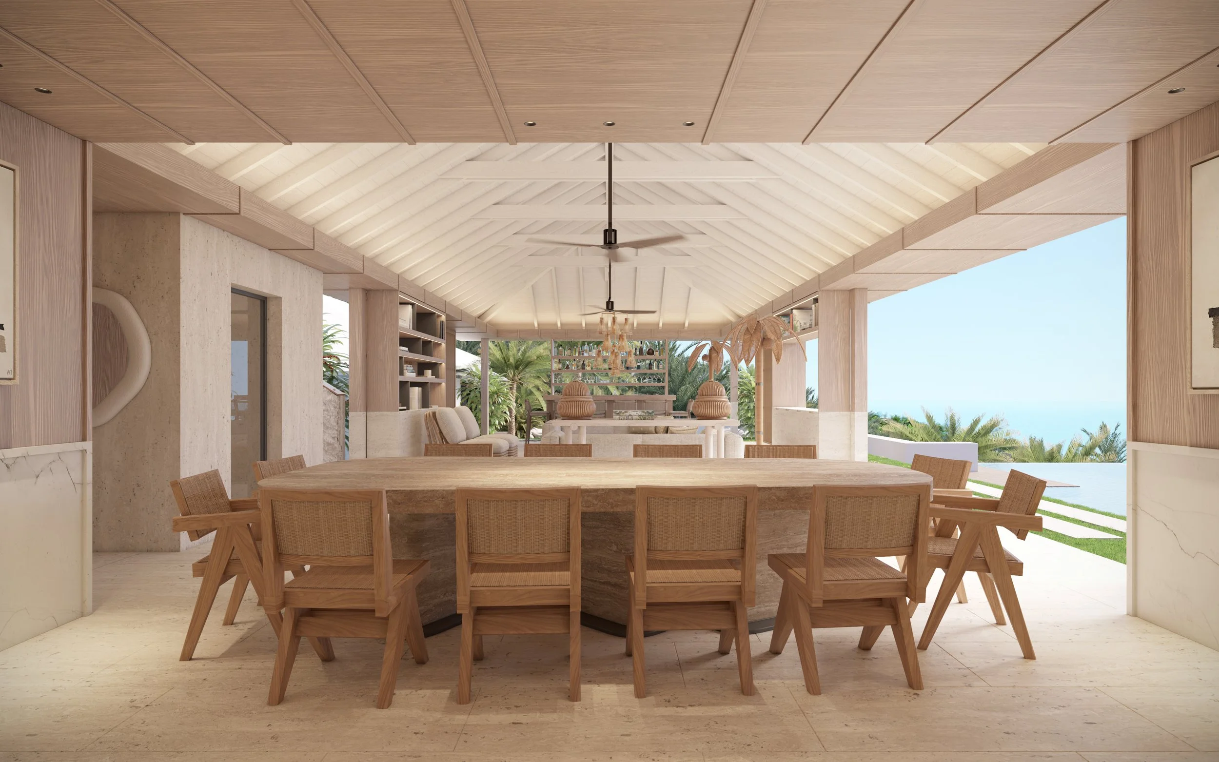 Intérieur d'une salle à manger spacieuse avec un grand table en bois, plusieurs chaises, un plafond en bois avec ventilateurs, et une vue sur un extérieur ensoleillé avec des palmiers.