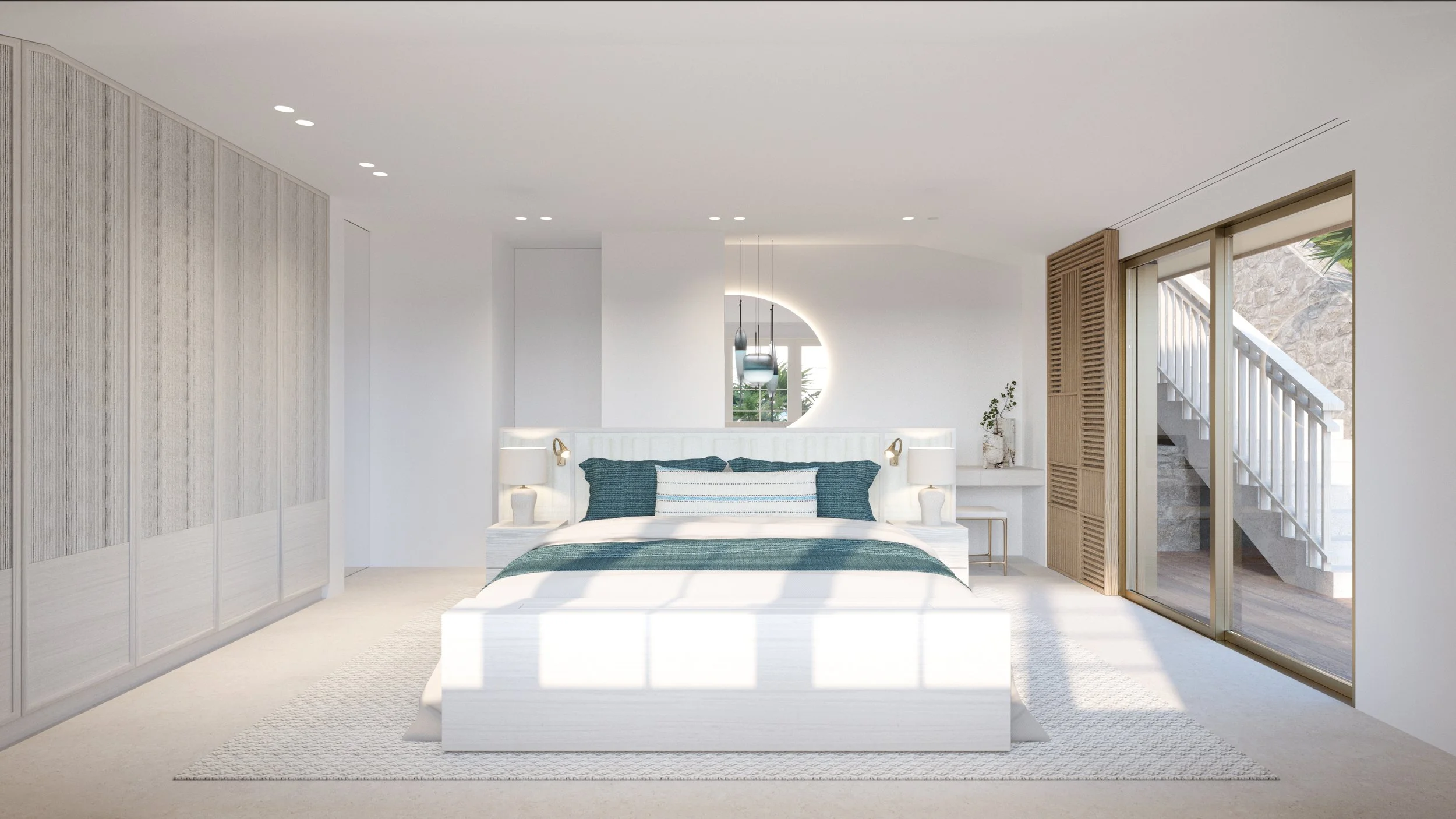 Chambre lumineuse avec lit blanc au centre, drapés blancs et coussins bleu foncé, lampes de nuit dorées de chaque côté, fenêtres avec vue sur l'extérieur, décoration minimaliste et moderne.