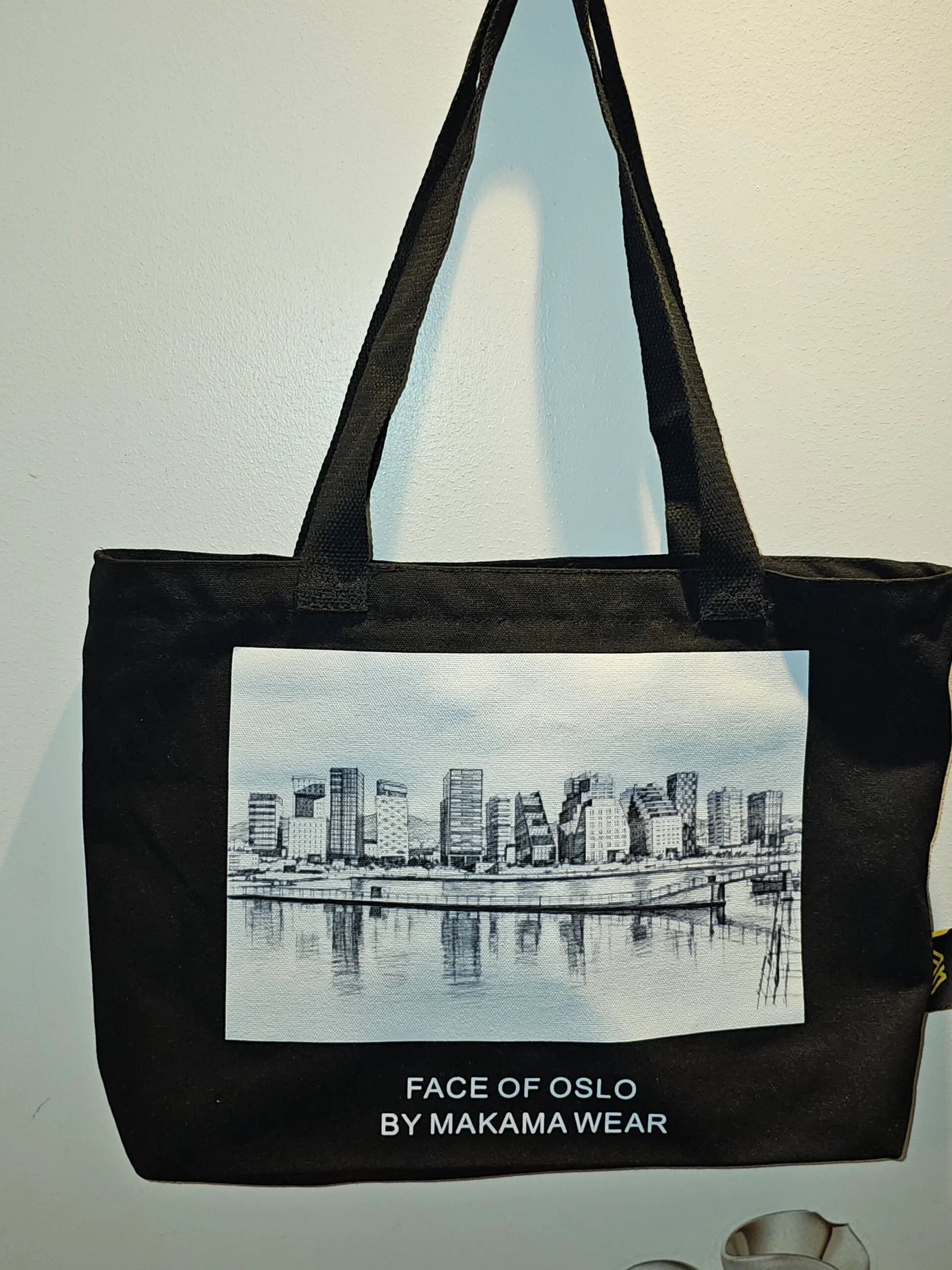 Str. 50x40 tote bag i bomull med glidelås.