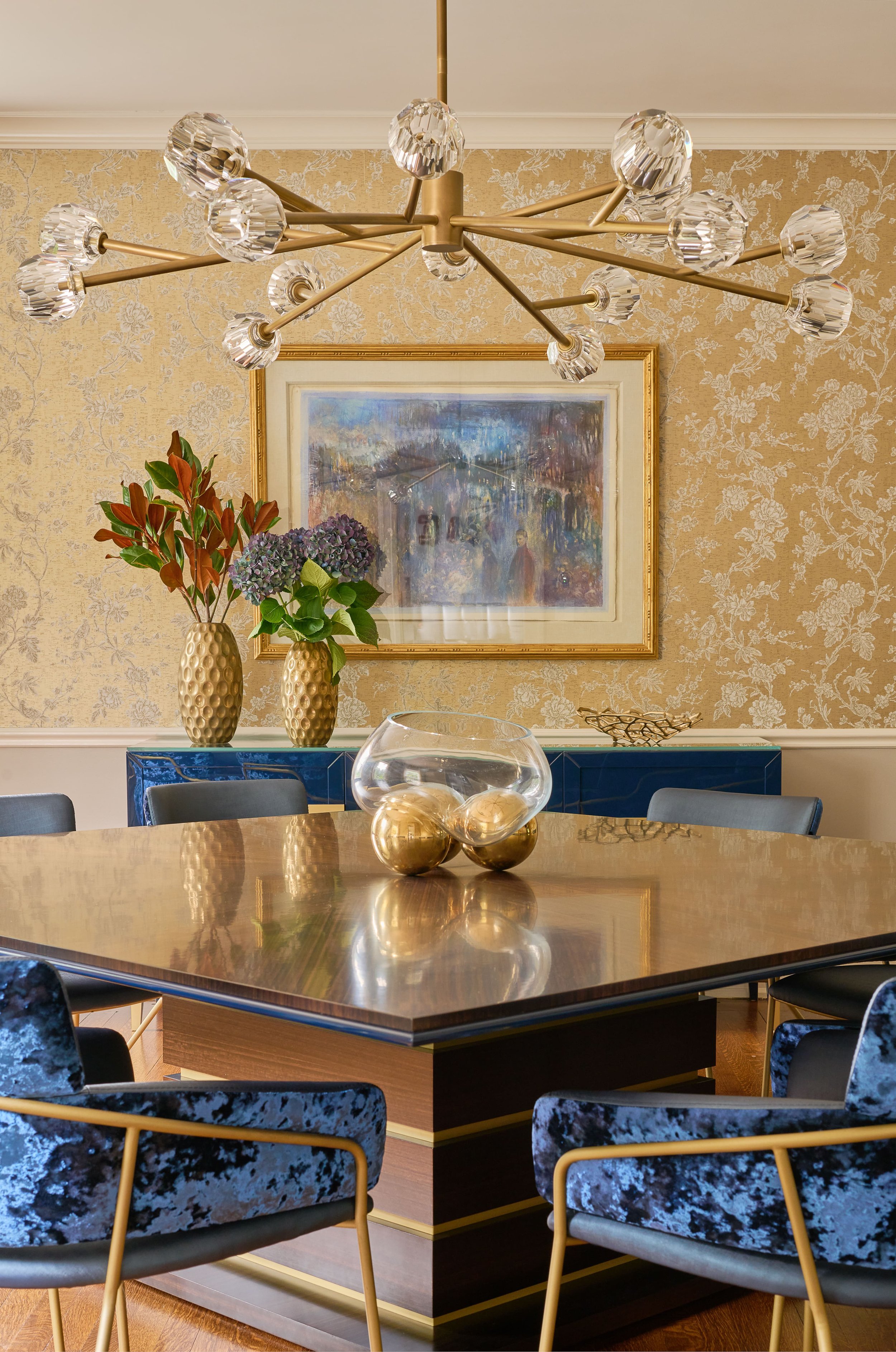 Refined interior design focused on comfort and lifestyle