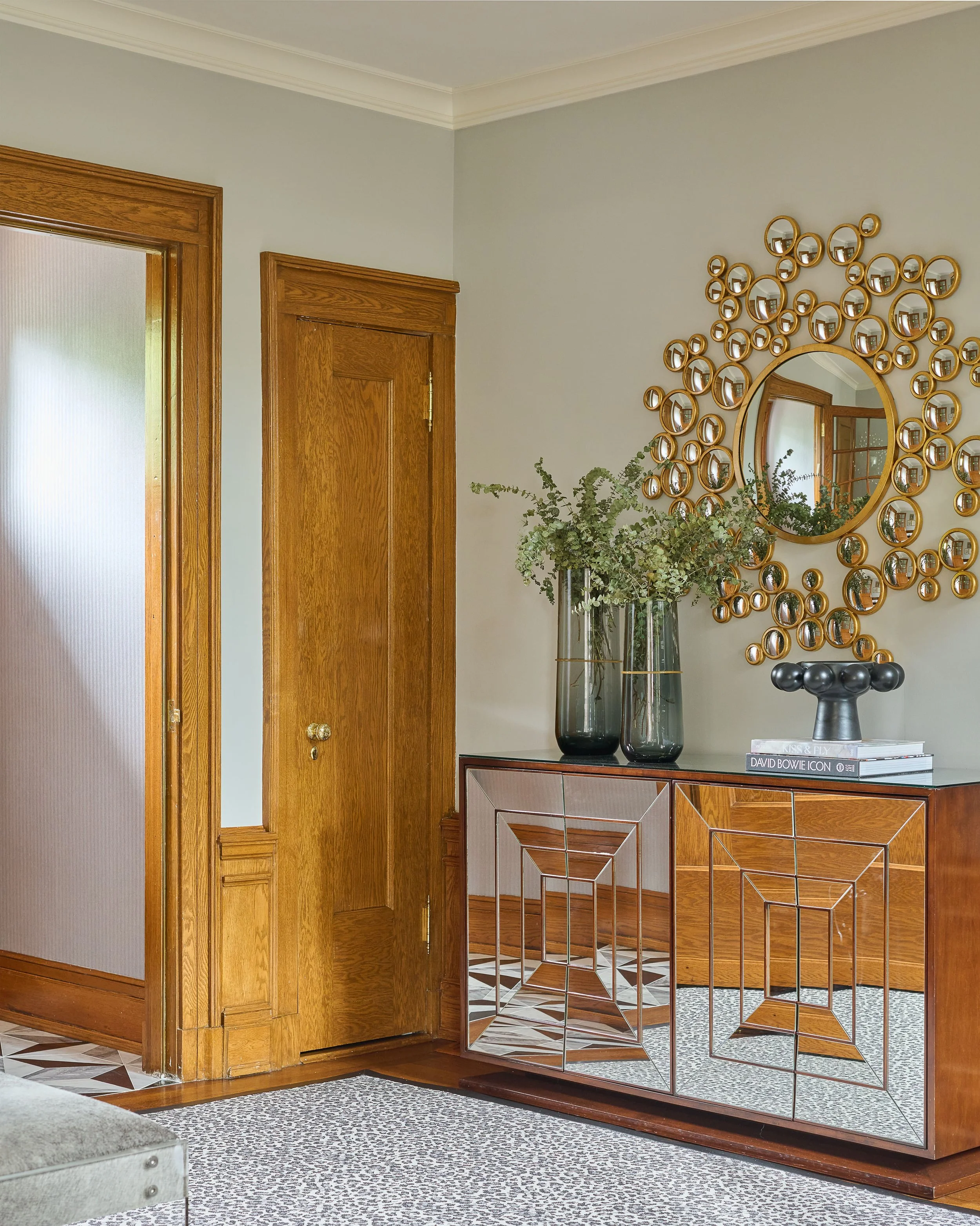 Refined interior design focused on comfort and lifestyle