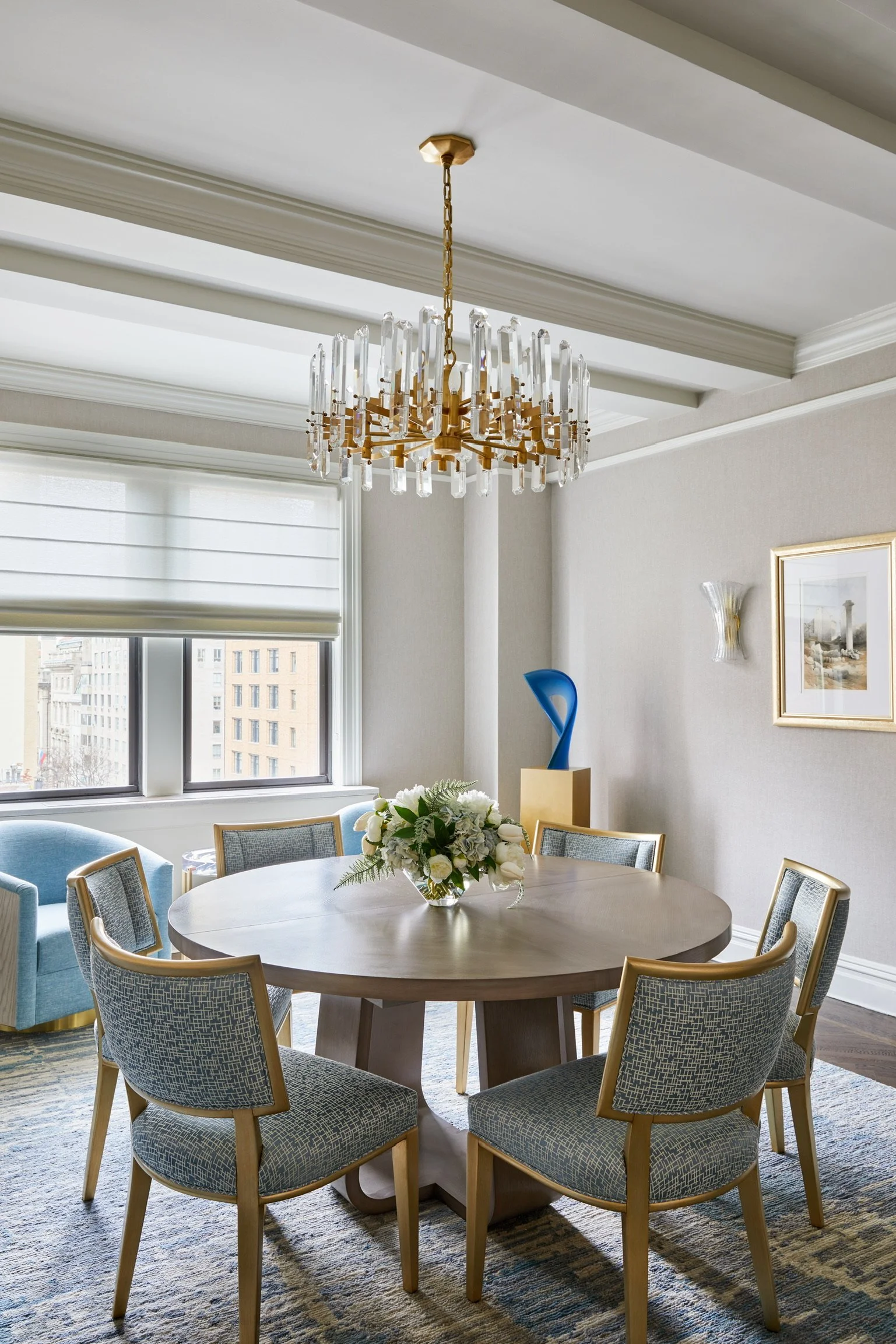 Refined interior design focused on comfort and lifestyle