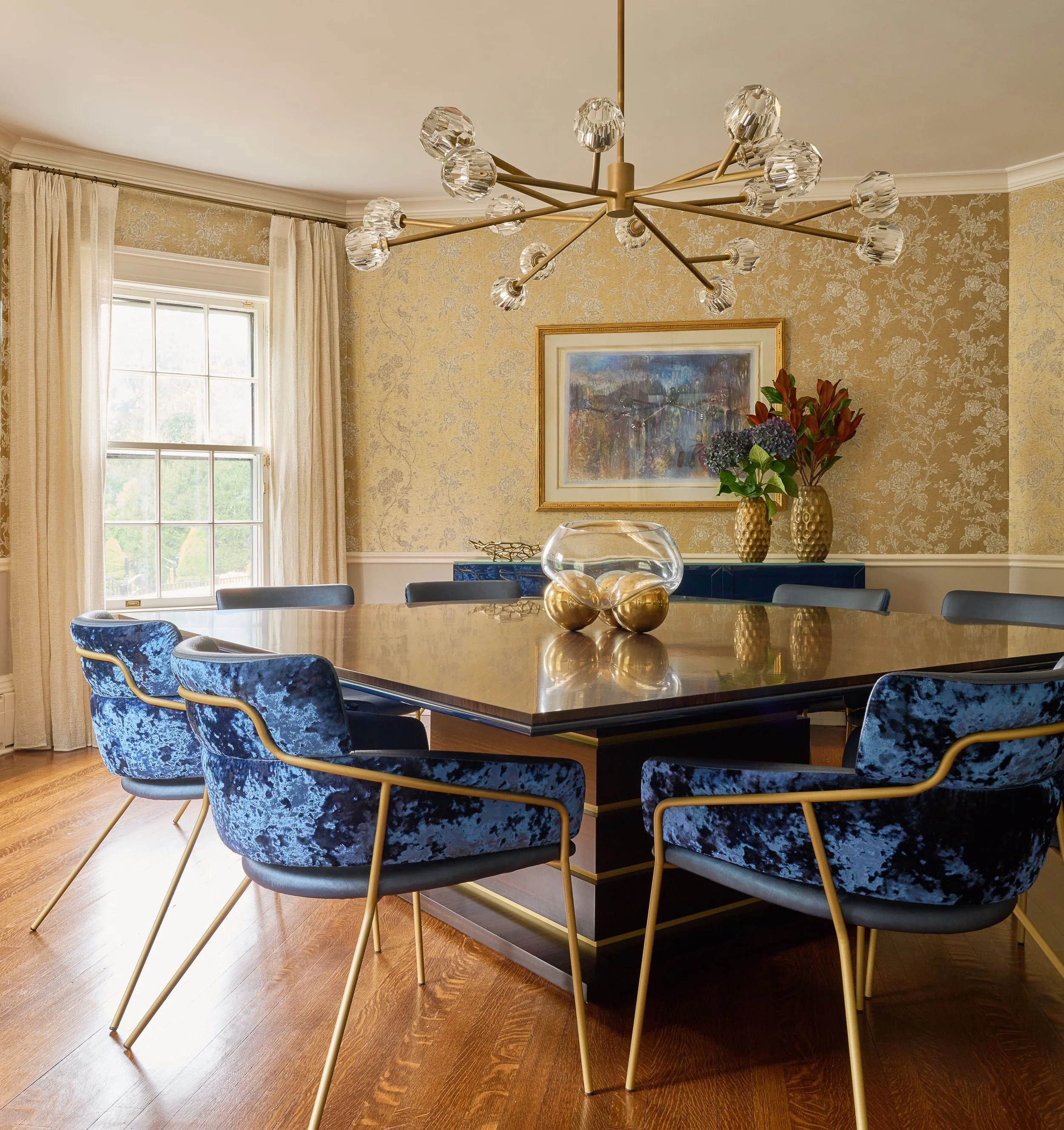 Refined interior design focused on comfort and lifestyle