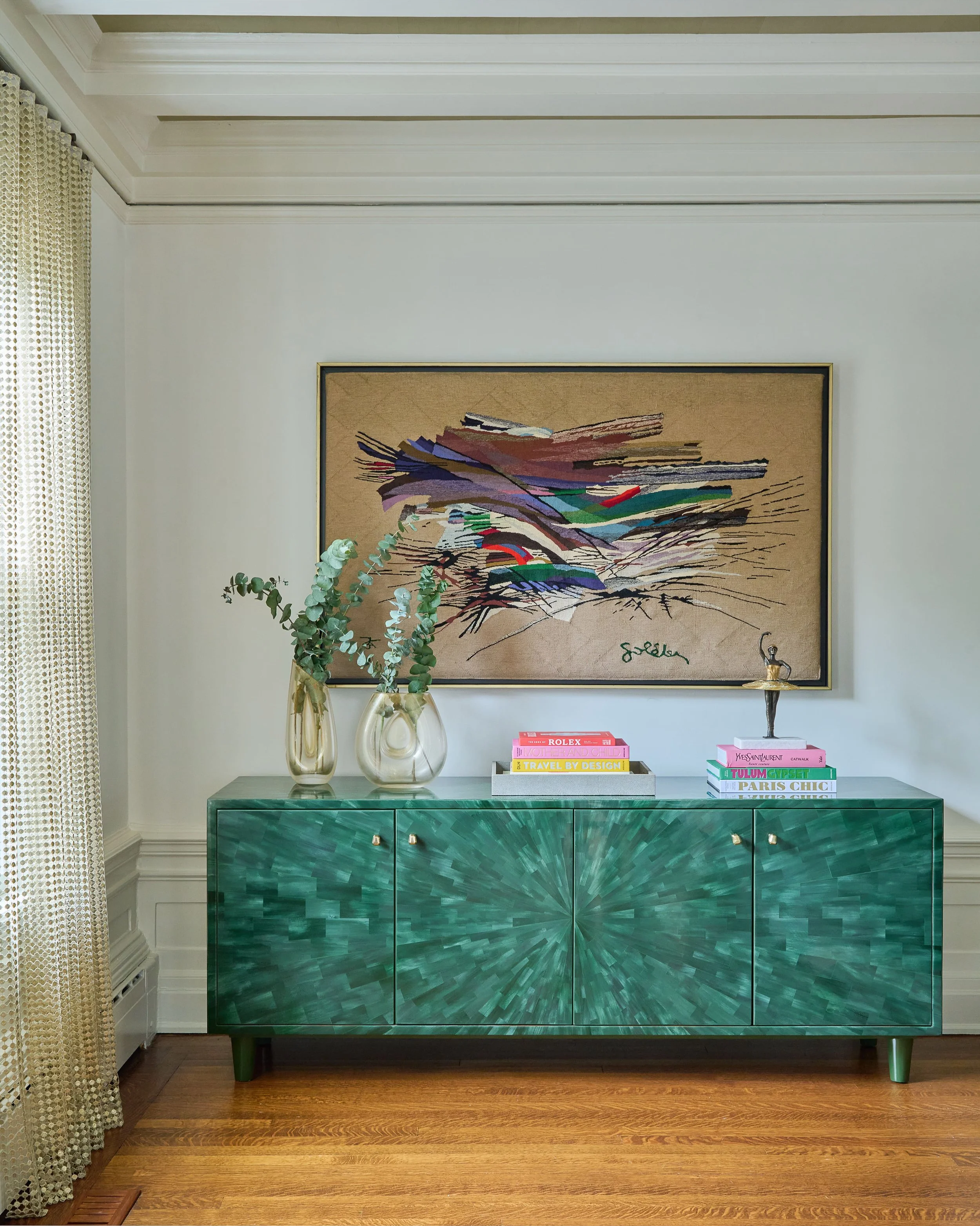 Refined interior design focused on comfort and lifestyle