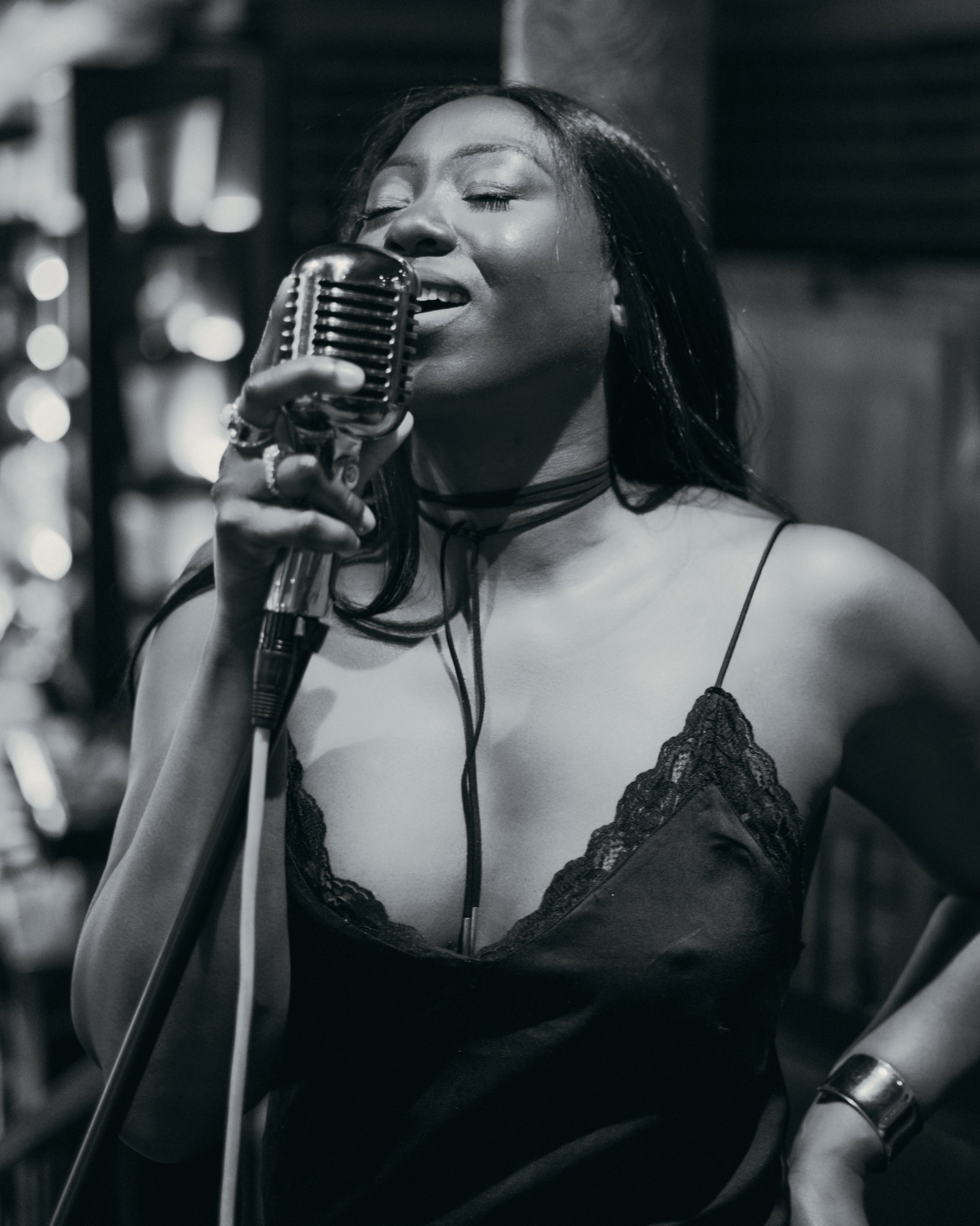 Tonight's forecast: Hot weather and pure Motown magic 🔥🎤🌟

The black beaded dress is ready, the pink tambourine is packed, and we are ready to bring the Motown soul to @epicuresglasgow.

Catch us live tonight at 7pm. The brilliant @kylehood24 will