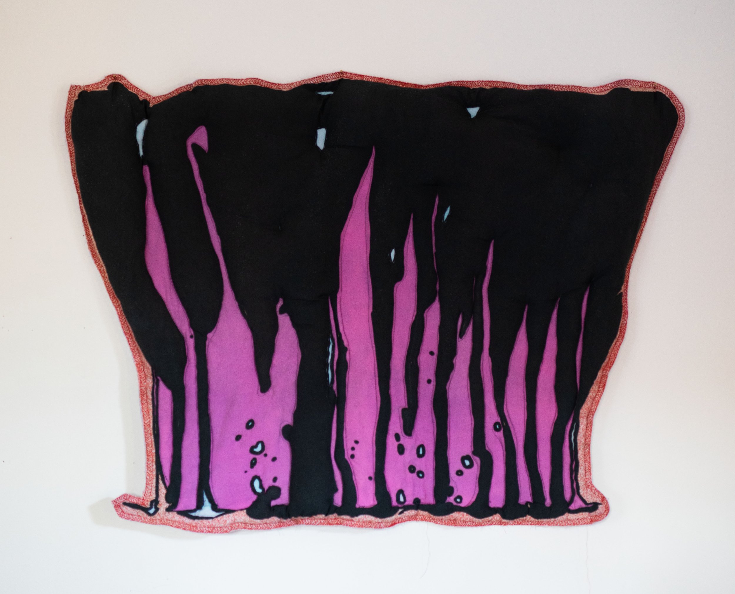 Huddled Together, handquilted, reactive digital textile print, bamboo, synthetic thread, batting, used bed linen, 72 x 92 cm, 2025
Photo: Malene Økland