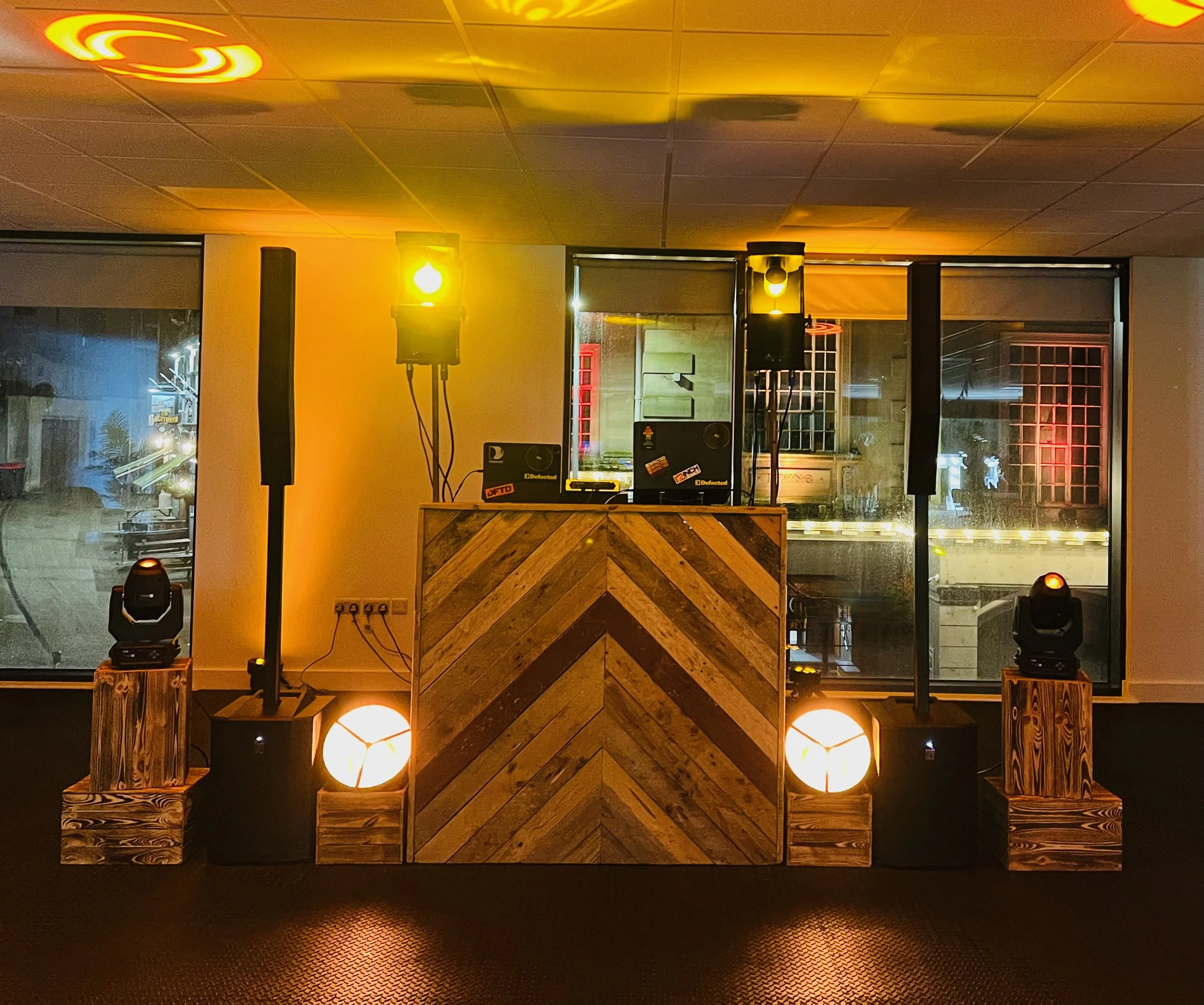DJ Marcodafunk - Rustic Wooden Pallet DJ Booth