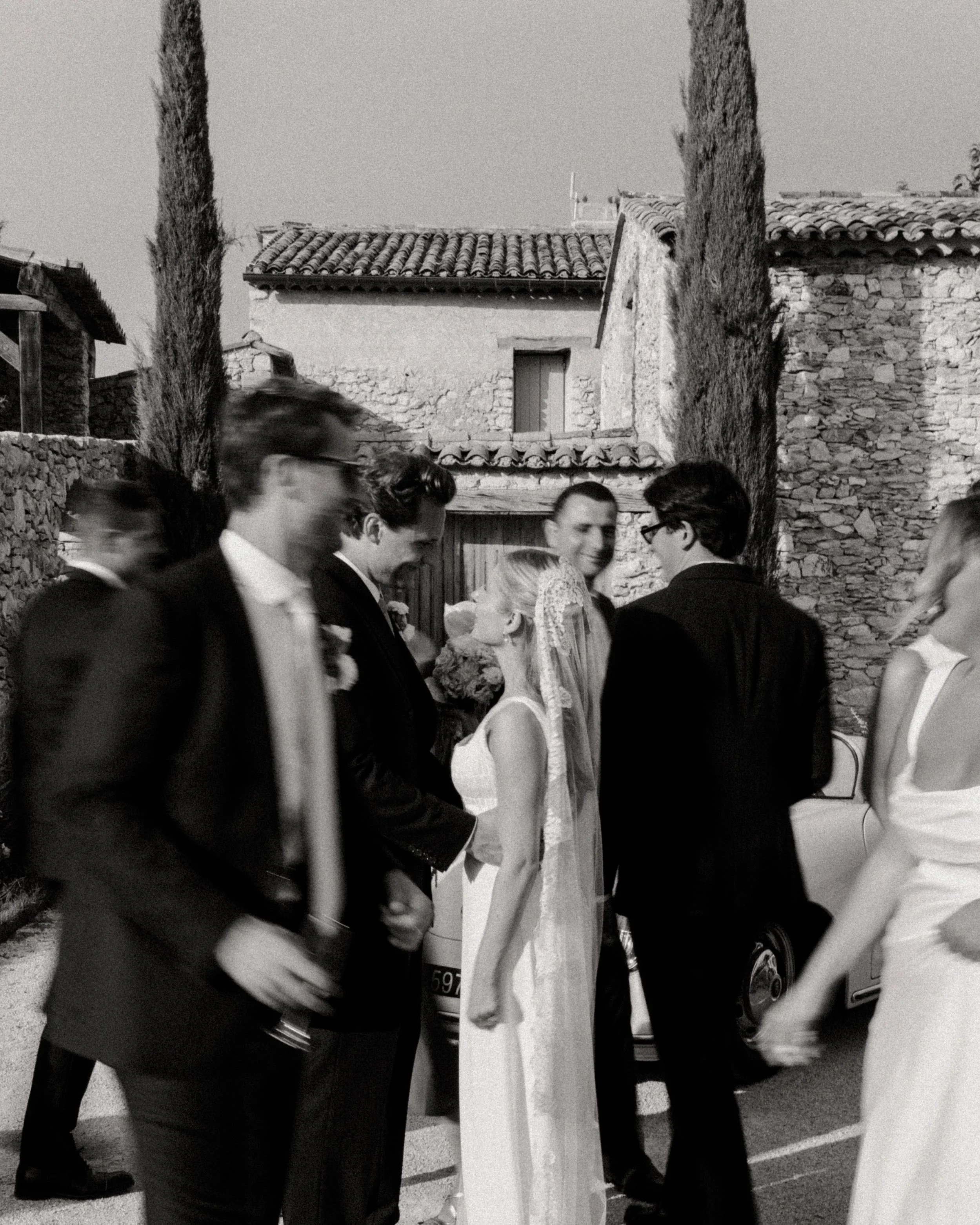 Invités souriants lors de la cérémonie de mariage — Kahel Wedding Planner