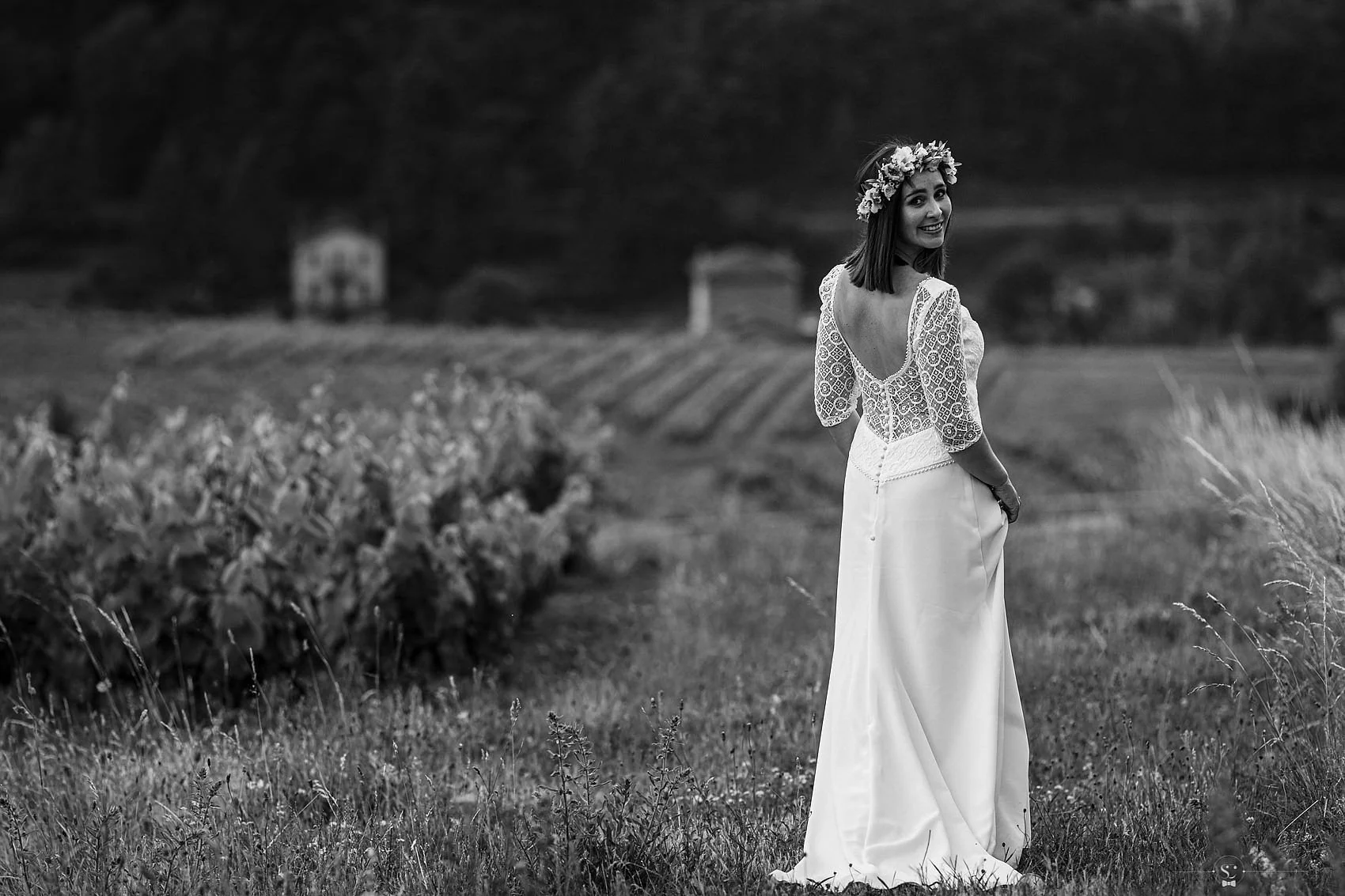 Mariée portant une couronne de fleurs — Kahel Wedding Planner