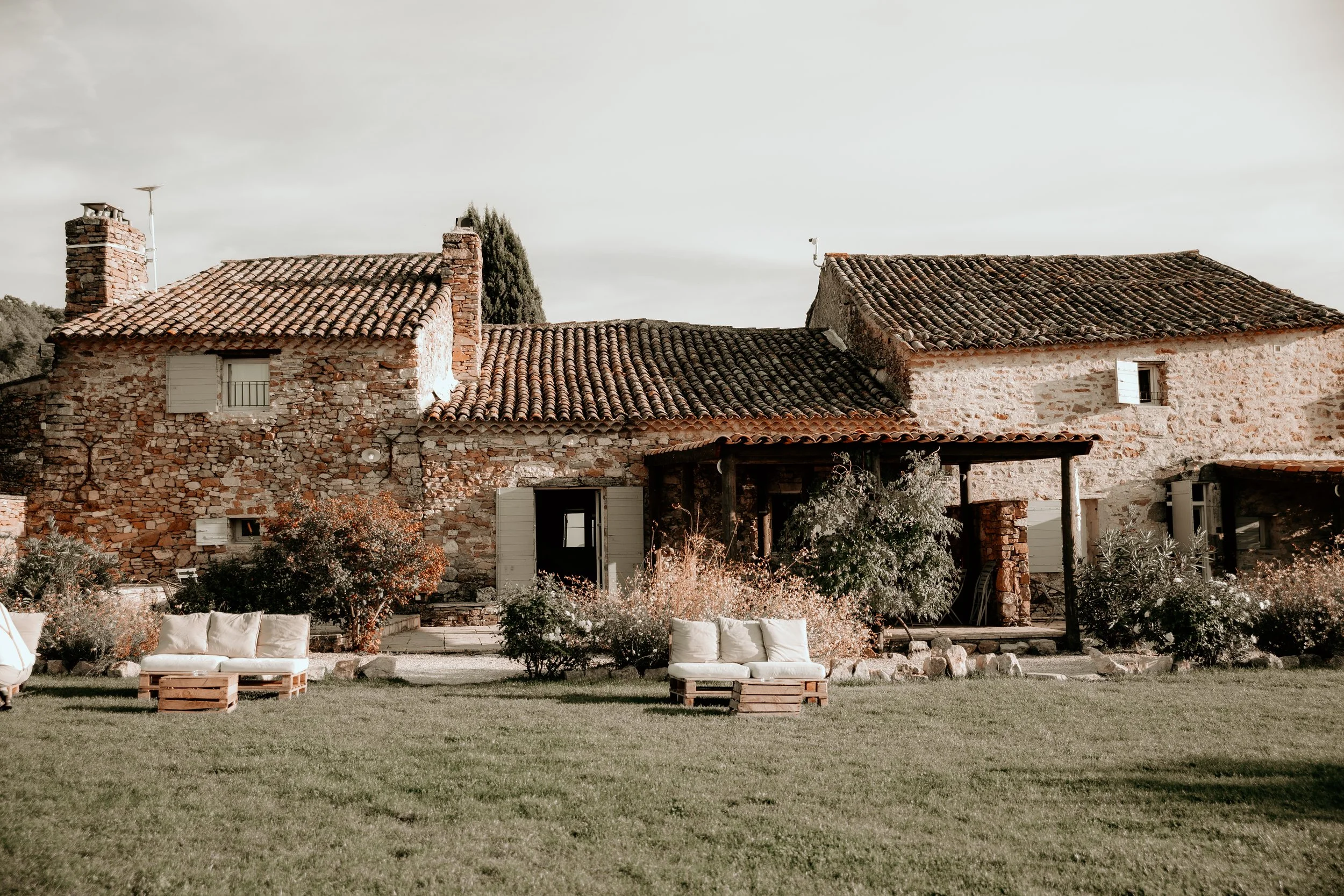 Lieu de réception en pierre avec jardin — Kahel Wedding Planner