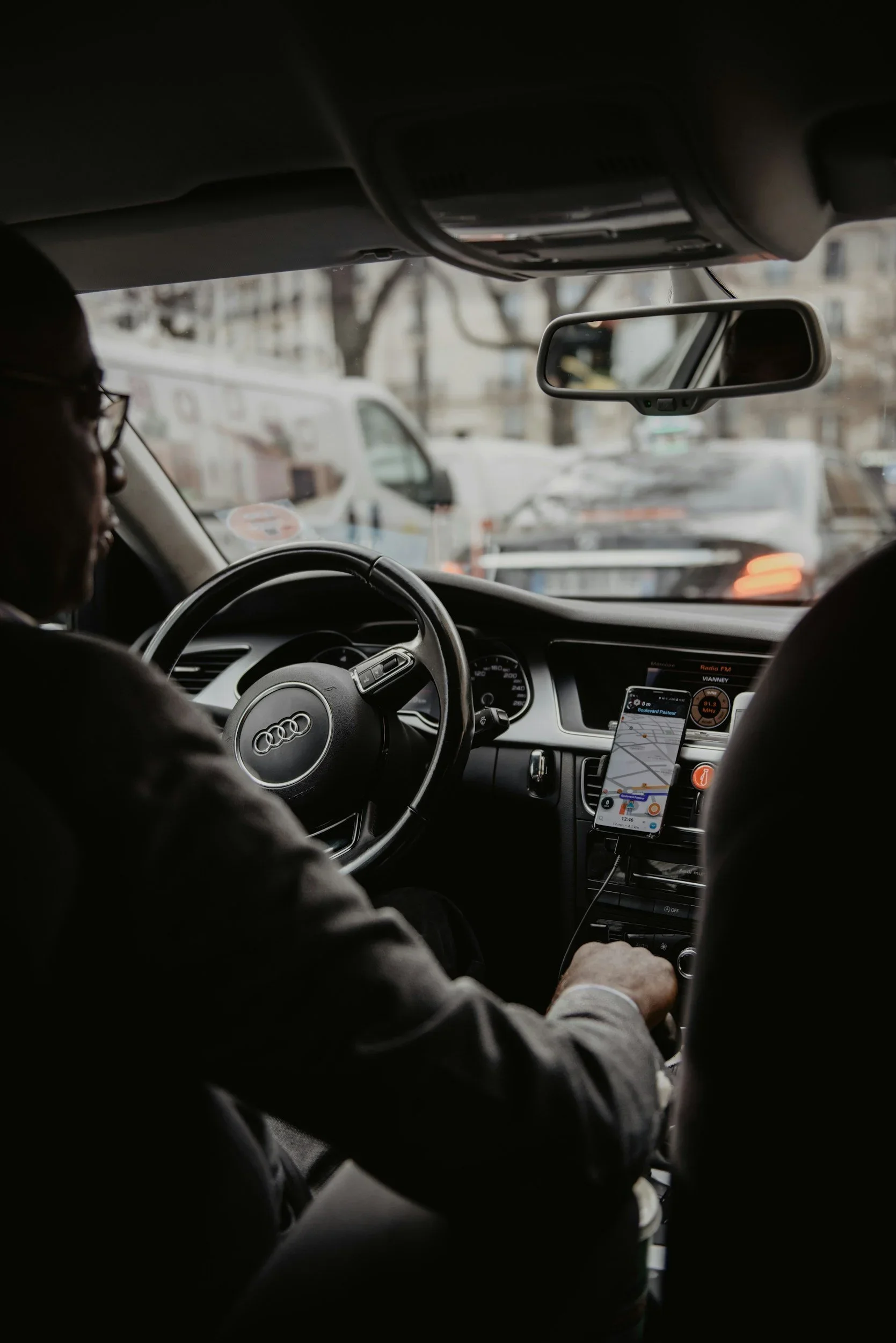 Les Chauffeurs VTC entre Annecy et Genève : Un Pont entre Deux Mondes