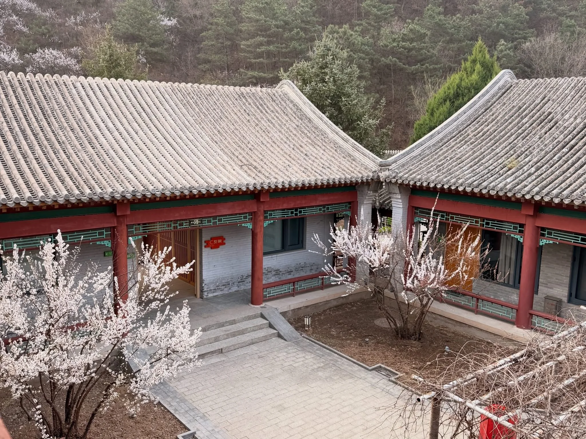 Luxury hotel at the great wall of china