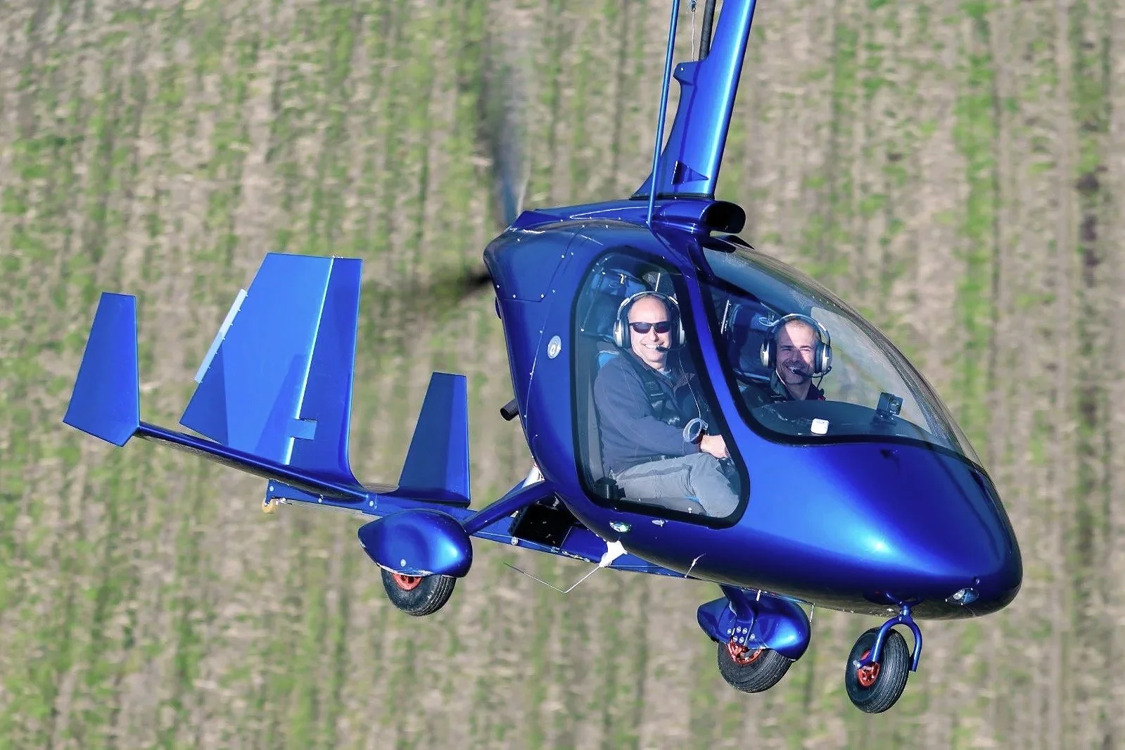 Brett Sharenow in flight in his Magni M24 Orion gyroplane