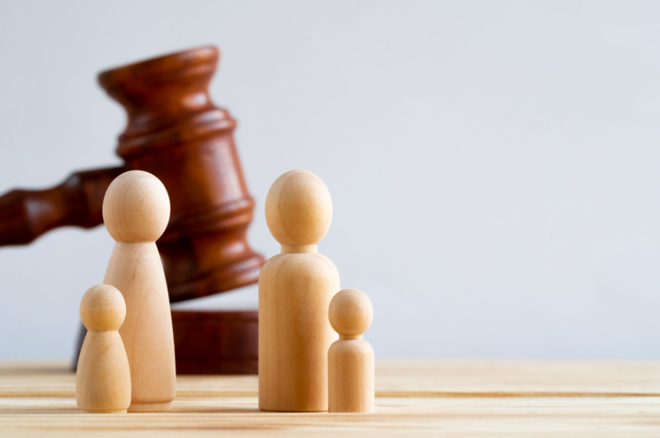 Family figurines beside a gavel symbolizing child custody mediation and family dispute resolution