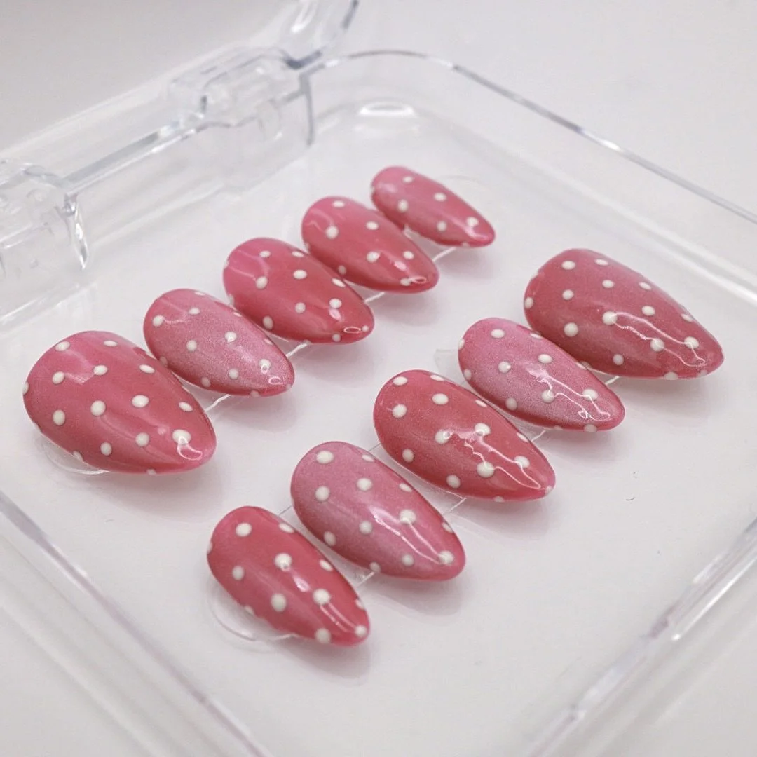 🩷 Pink Polka Dots