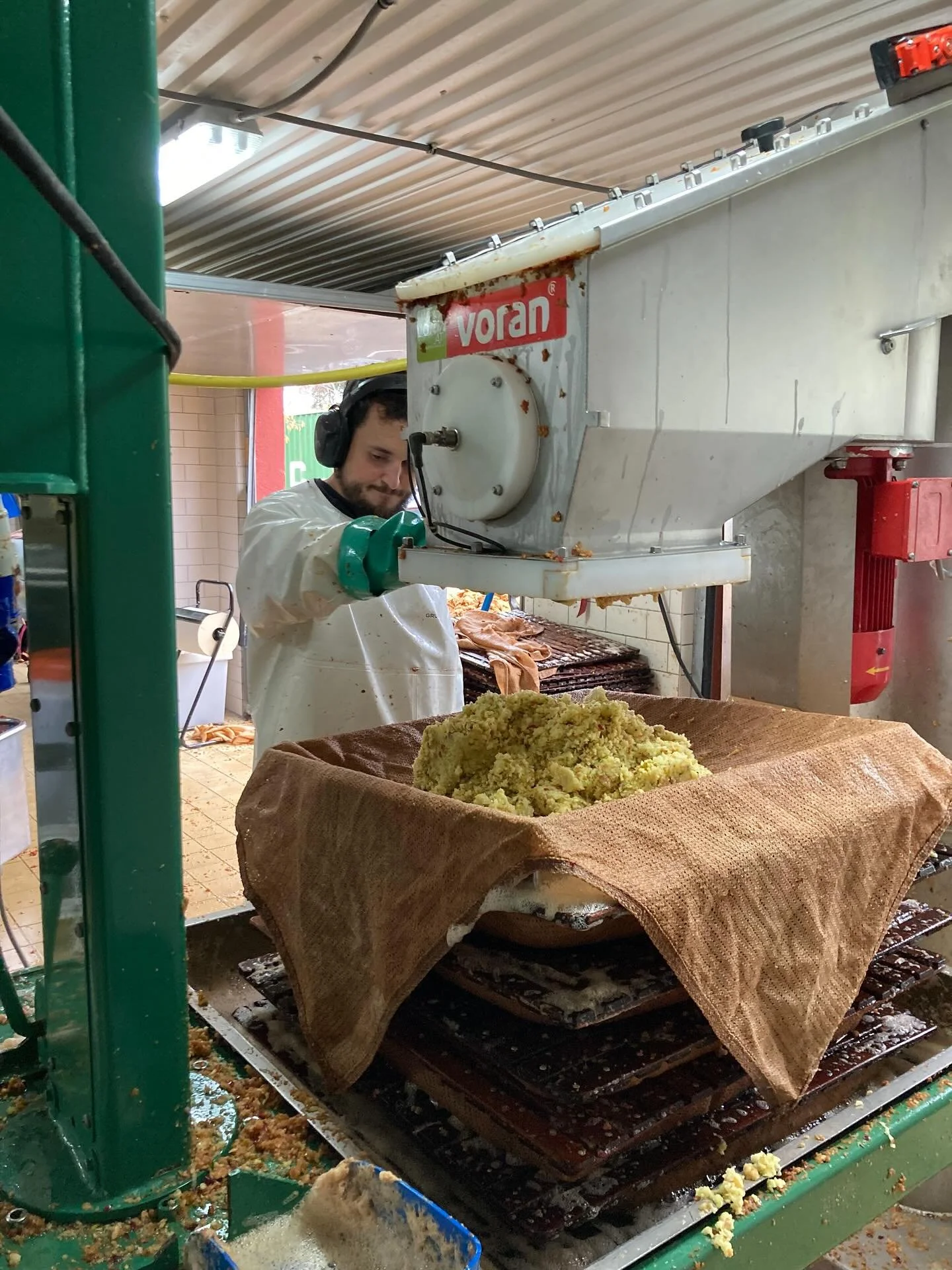 Nu &auml;r vi &auml;ntligen klara! Otroligt rolig s&auml;song med mycket h&aring;rt arbete och en del nya produkter. Nu g&aring;r vi in i en fas d&auml;r cidern skall fermentera och tappas om, vilket inneb&auml;r lugnare tempo. #svenska&auml;pplen #s