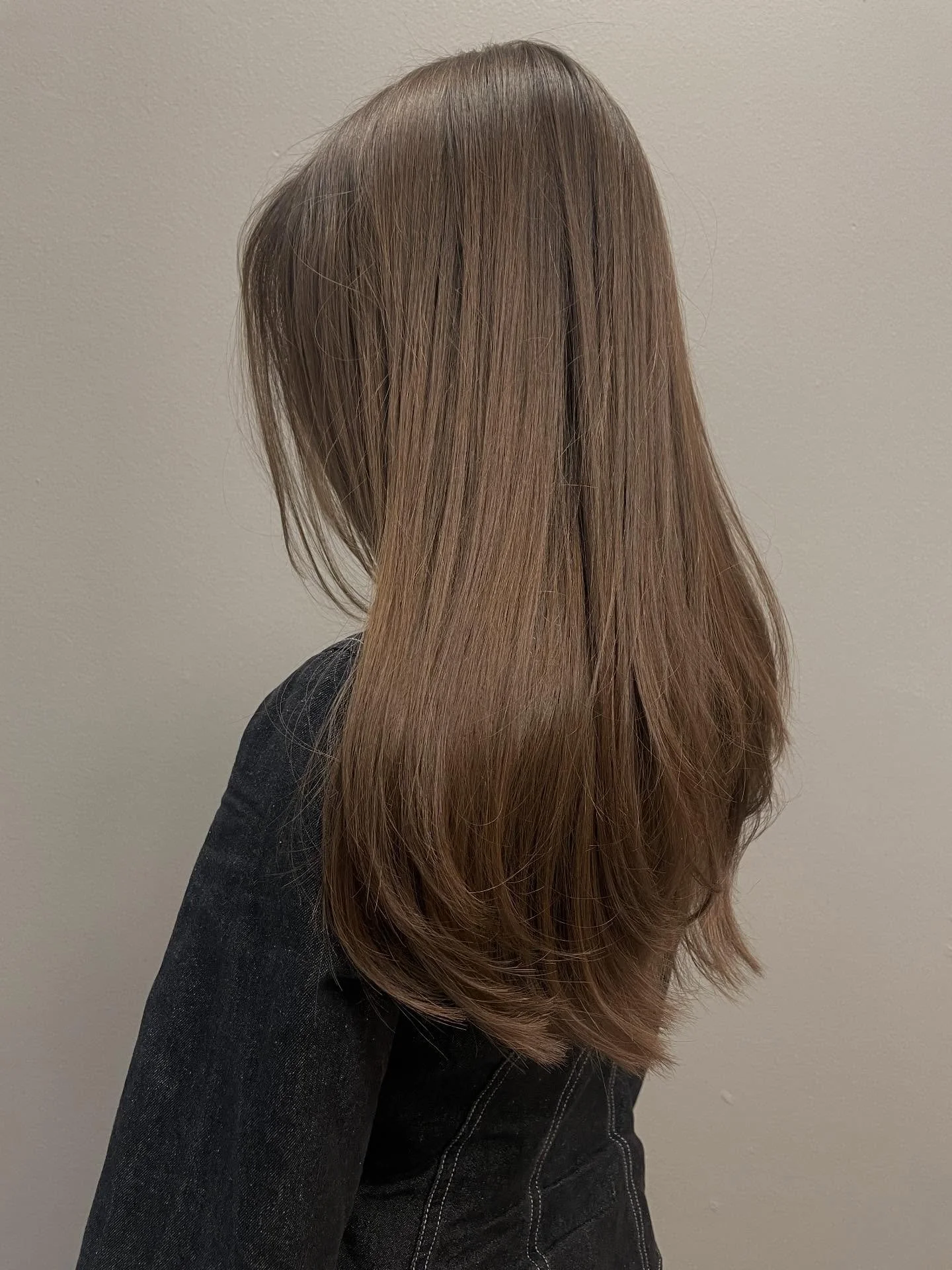 Vi elsker at f&aring; lov til at klippe lange layers i jeres h&aring;r✨

#longlayershaircut #fris&oslash;raalborgcentrum #kjaerulffespersen