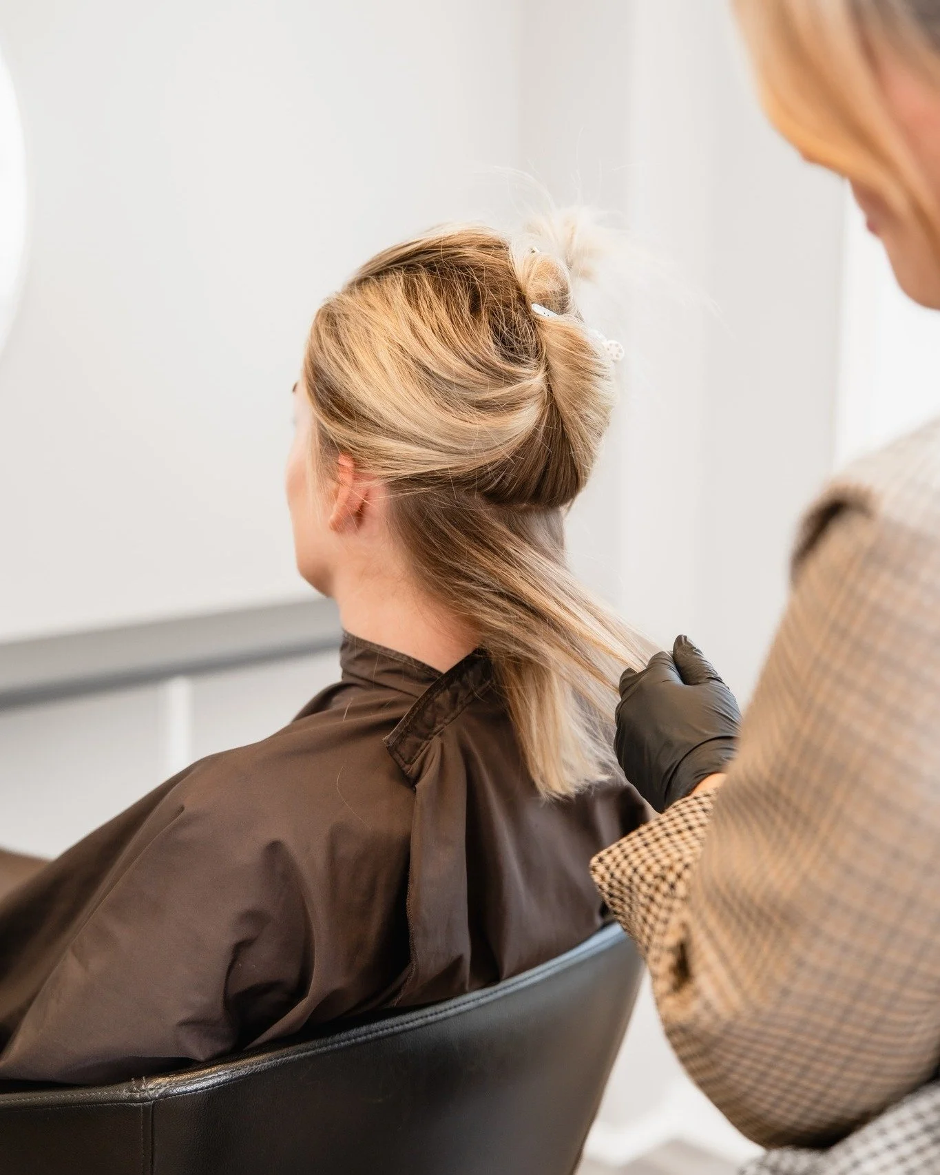 Det starter ofte med h&aring;ret - Men i virkeligheden handler det om f&oslash;lelsen bagefter 🧖&zwj;♀️

At kigge sig i spejlet og t&aelig;nke:
&ldquo;Ja. Det er mig.&rdquo; 💭🤍

Et klip er ikke bare et klip.
Det er selvtillid. Lethed. En ny energi