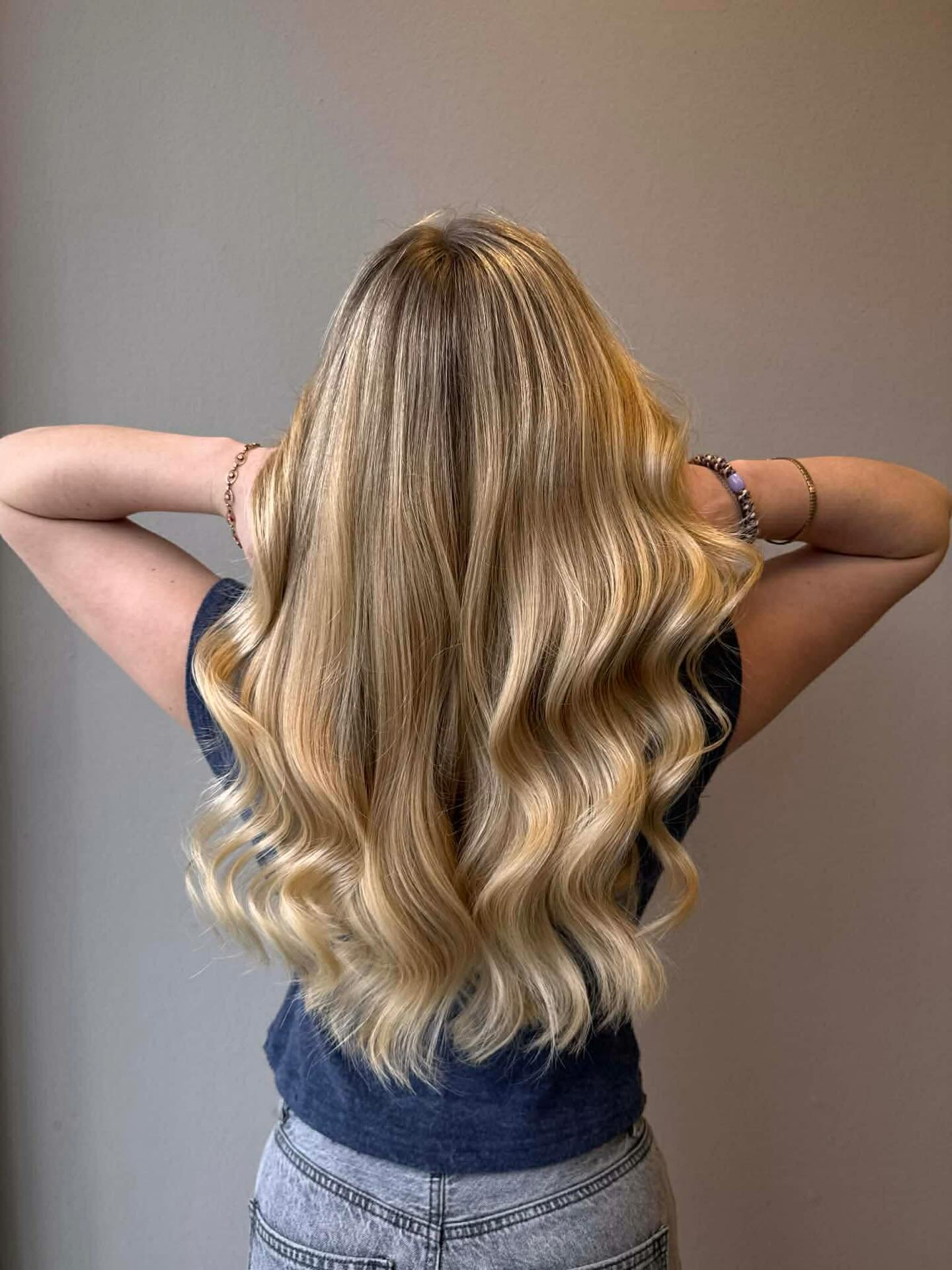 balayage lavet af Emma ✨

#fris&oslash;raalborg #ʙᴏᴏᴋɴᴏᴡ #balayage #fris&oslash;r #aalborg