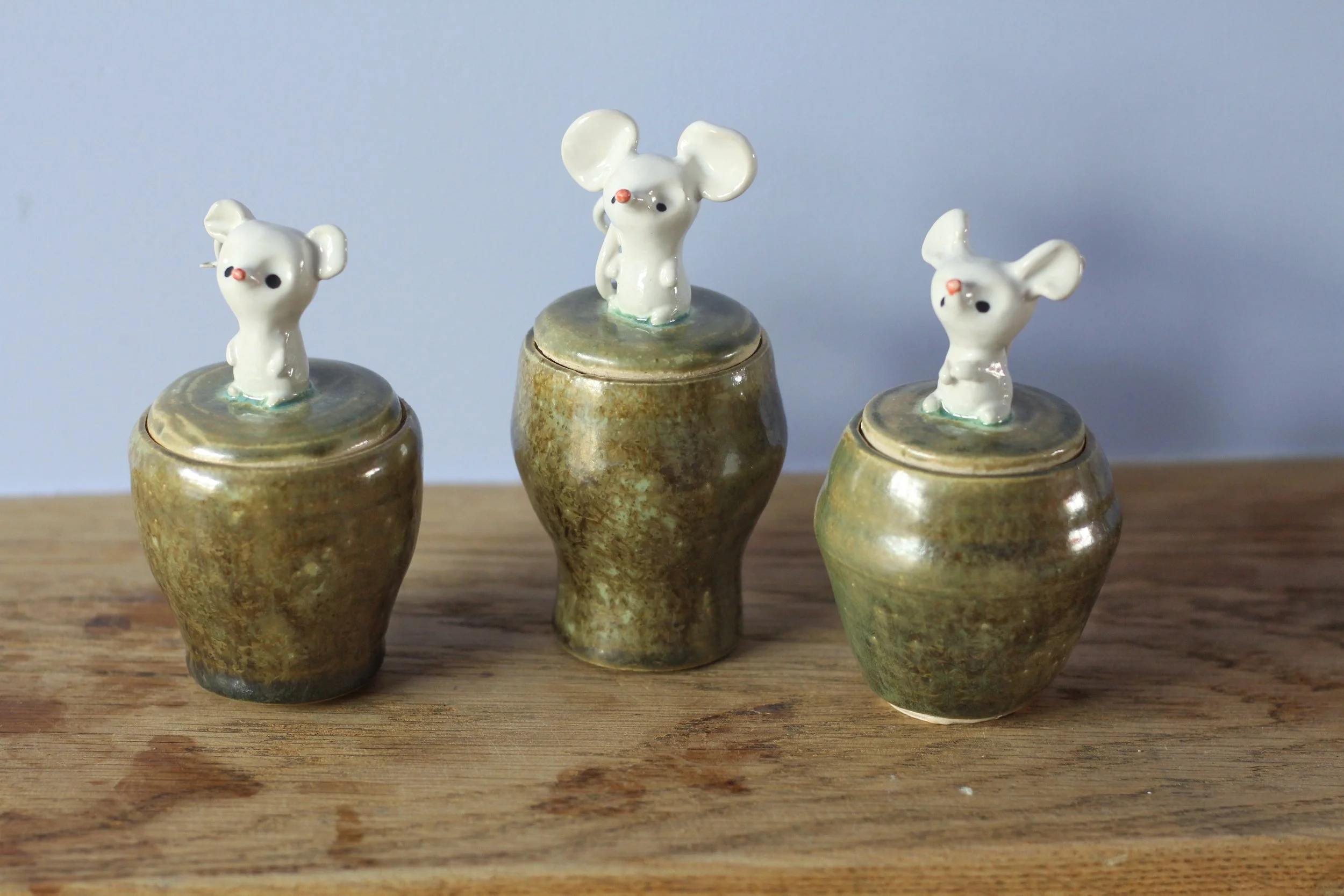 Mini jar with mouse lid