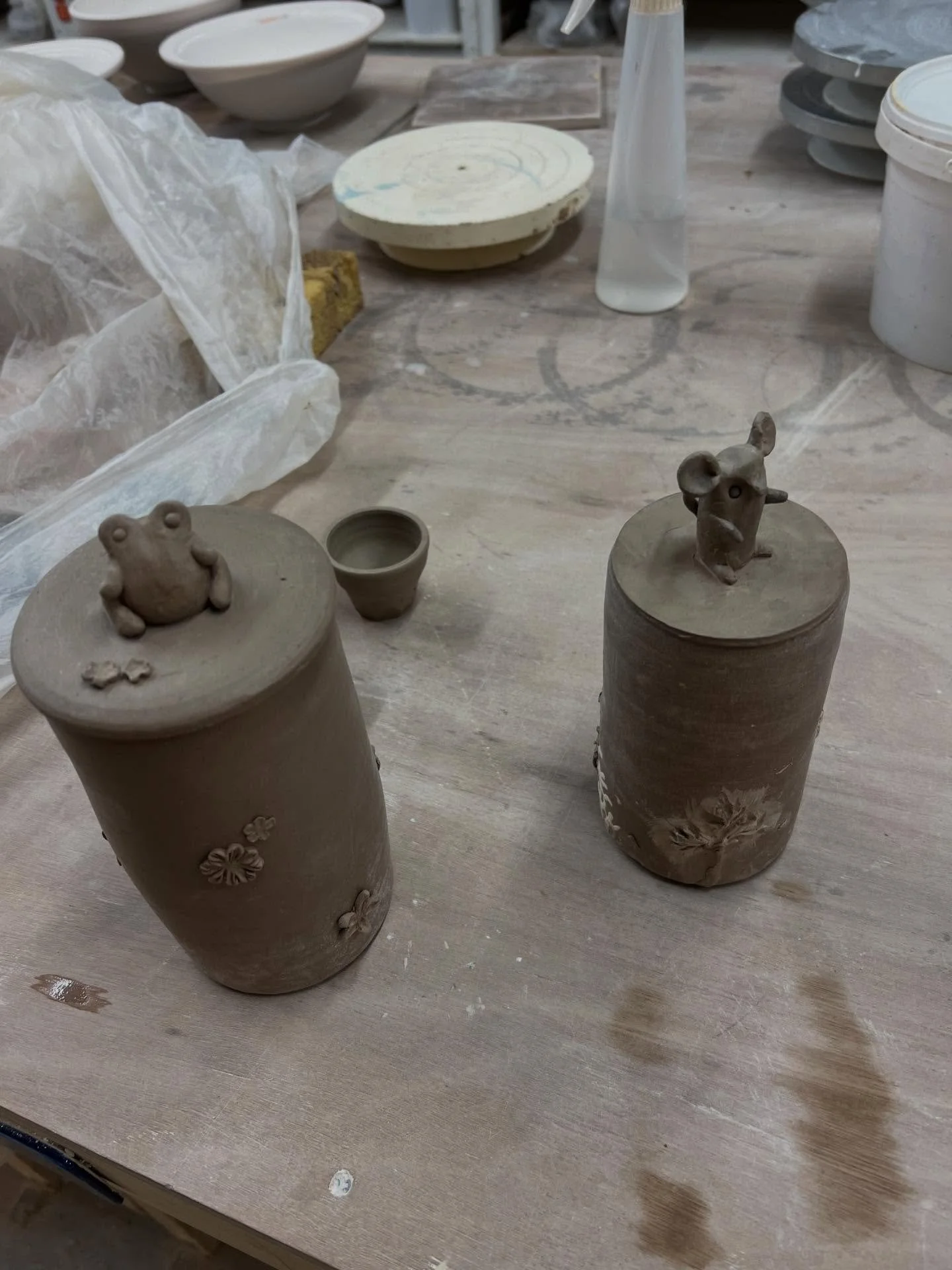 Little photo dump of life ✨

1 and 2 - WIPs that are taking me a veeeery long time to finish 😆
3 - I graduated my breastfeeding volunteering training! Now officially an NHS volunteer, starting in January to help with feeding support 🩷
4 - much play