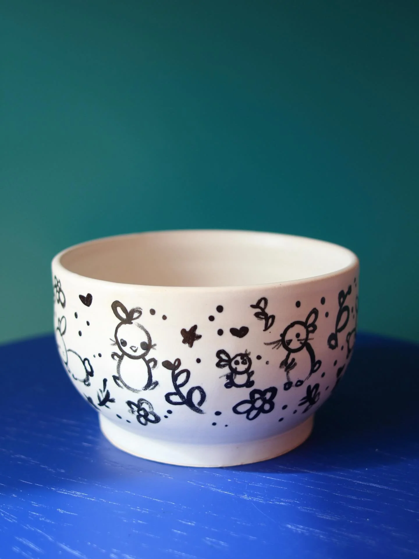 We&rsquo;re supposed to post with hooks and text over images and get people to engage but I just wanted to show you this cute lil bunny bowl I made. All hand painted, no stencil or whatnot. Obvs food safe glaze. Available in my shop - link in bio!

H