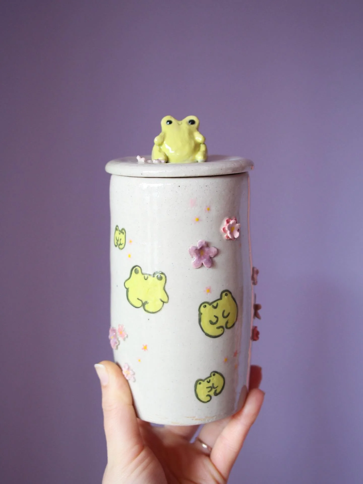 Calling all frog lovers 🐸😍 I am absolutely part of that club - when I was in middle school/ high school, I had a frog hat. It was probably for a 10 year old so it was too small for my head but I still wore it at school? No wonder my nickname was &l