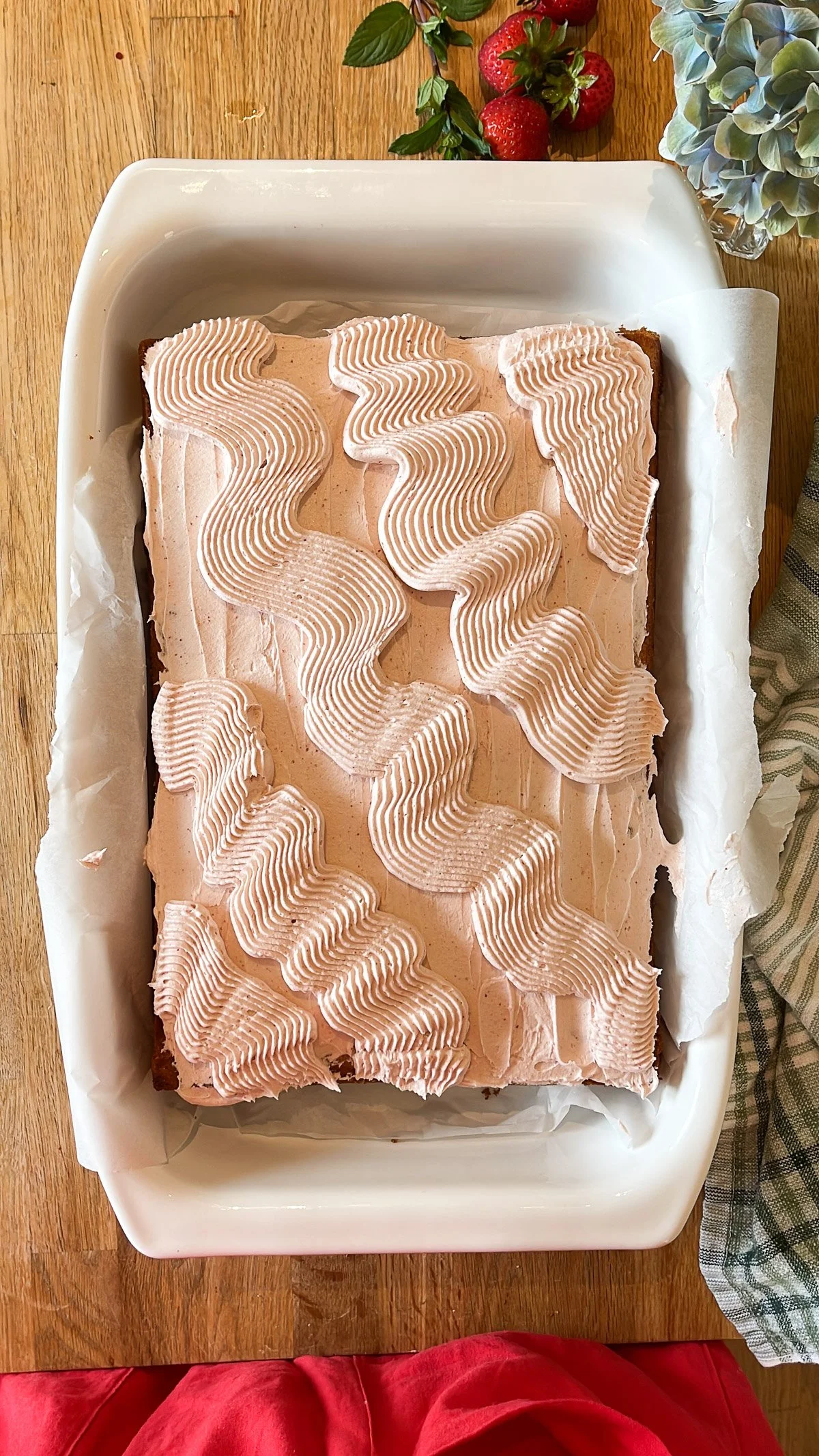 VanillaStrawberrySheetCake_-2.jpg